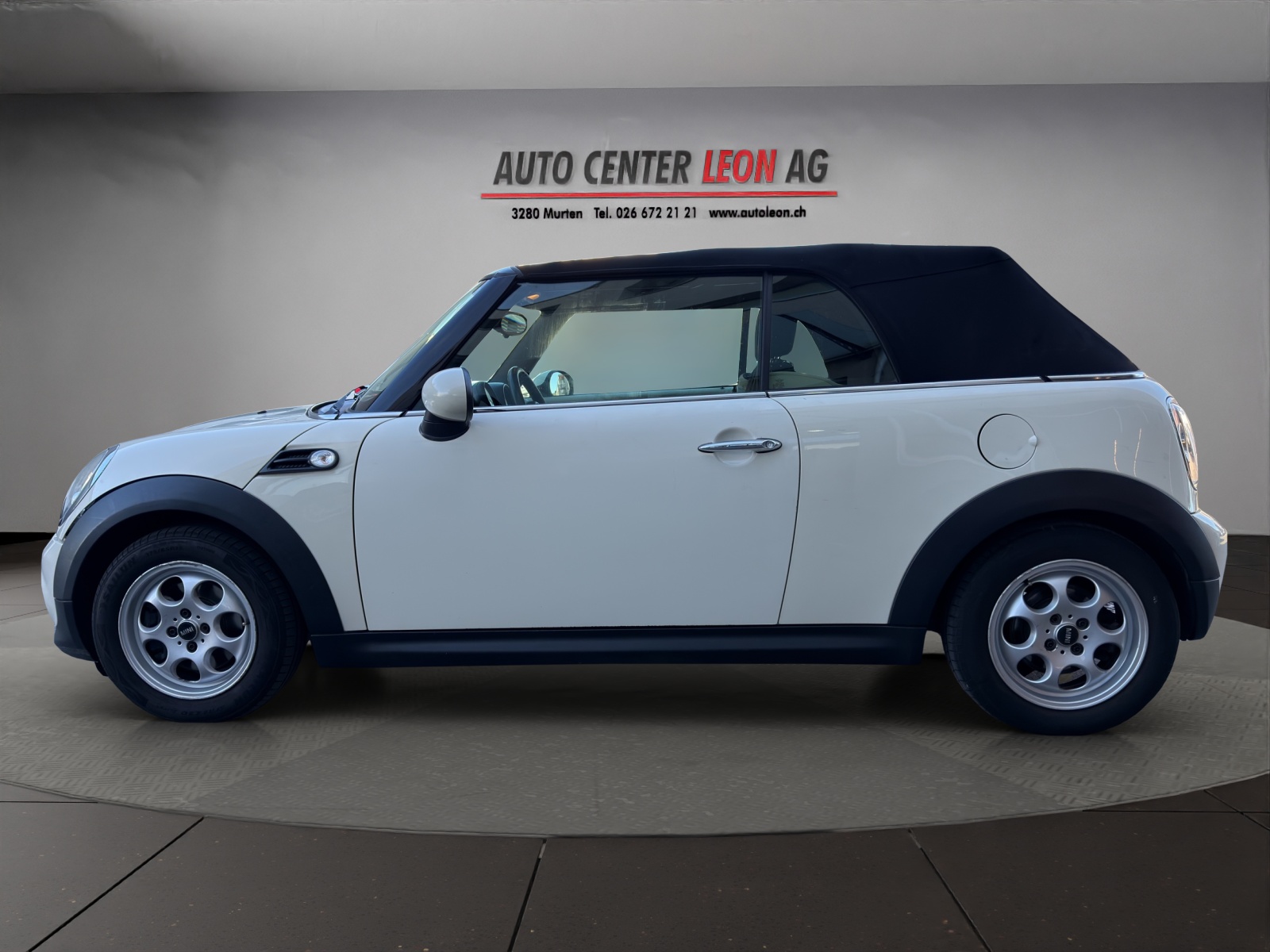 MINI One Cabriolet-showroom-element-2