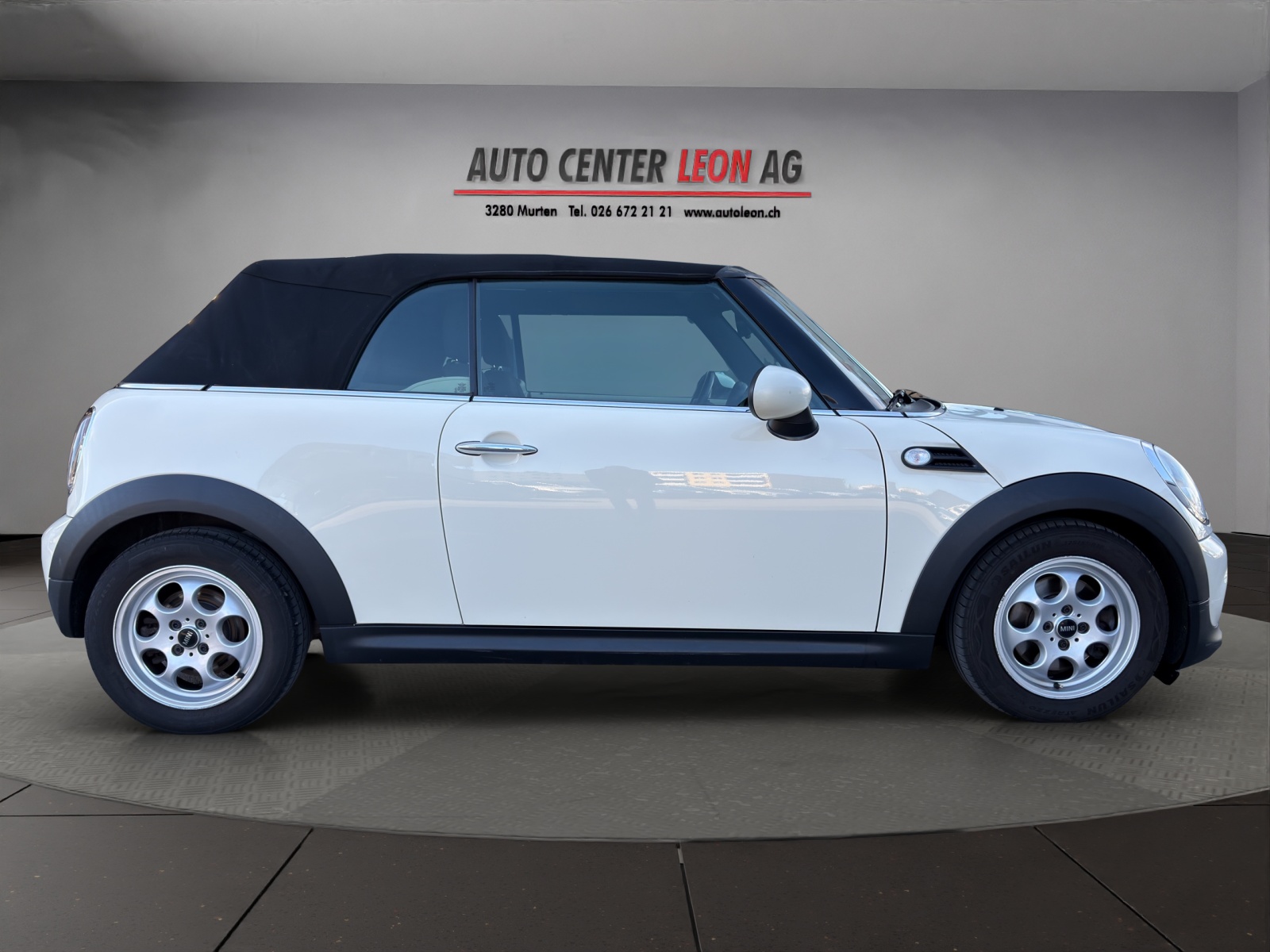 MINI One Cabriolet-image-6