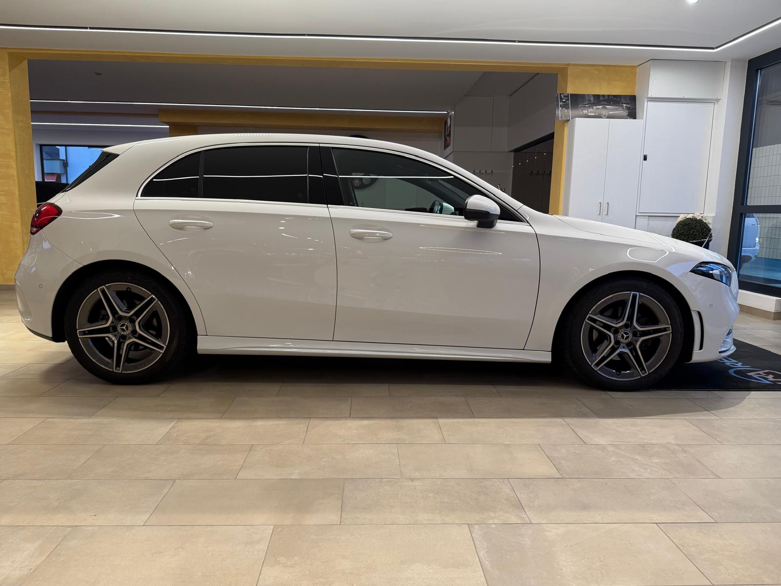 MERCEDES-BENZ A200 AMG Line 7G-DCT-showroom-element-1