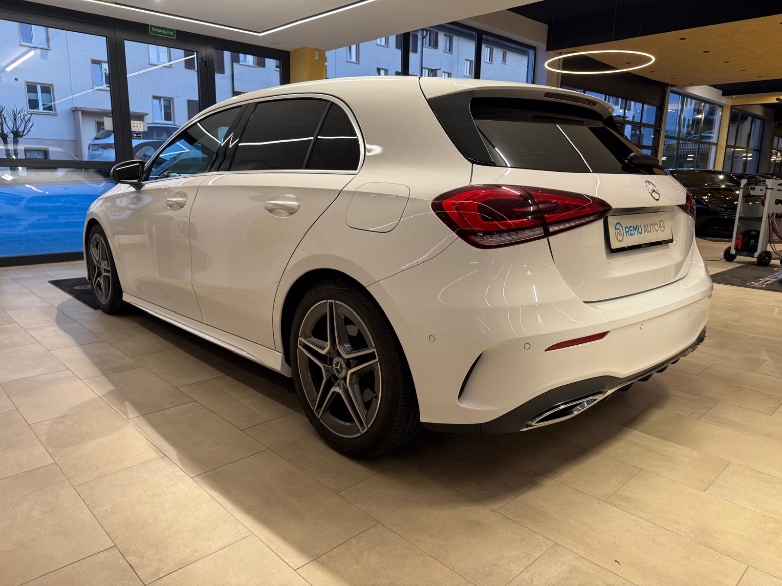 MERCEDES-BENZ A200 AMG Line 7G-DCT-image-4