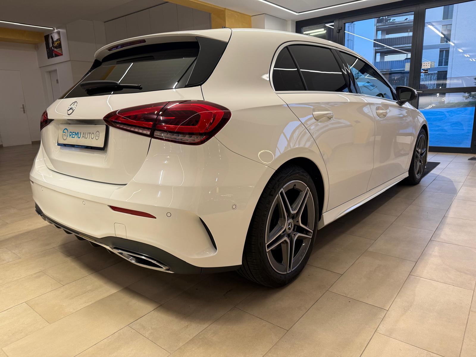 MERCEDES-BENZ A200 AMG Line 7G-DCT-showroom-element-2