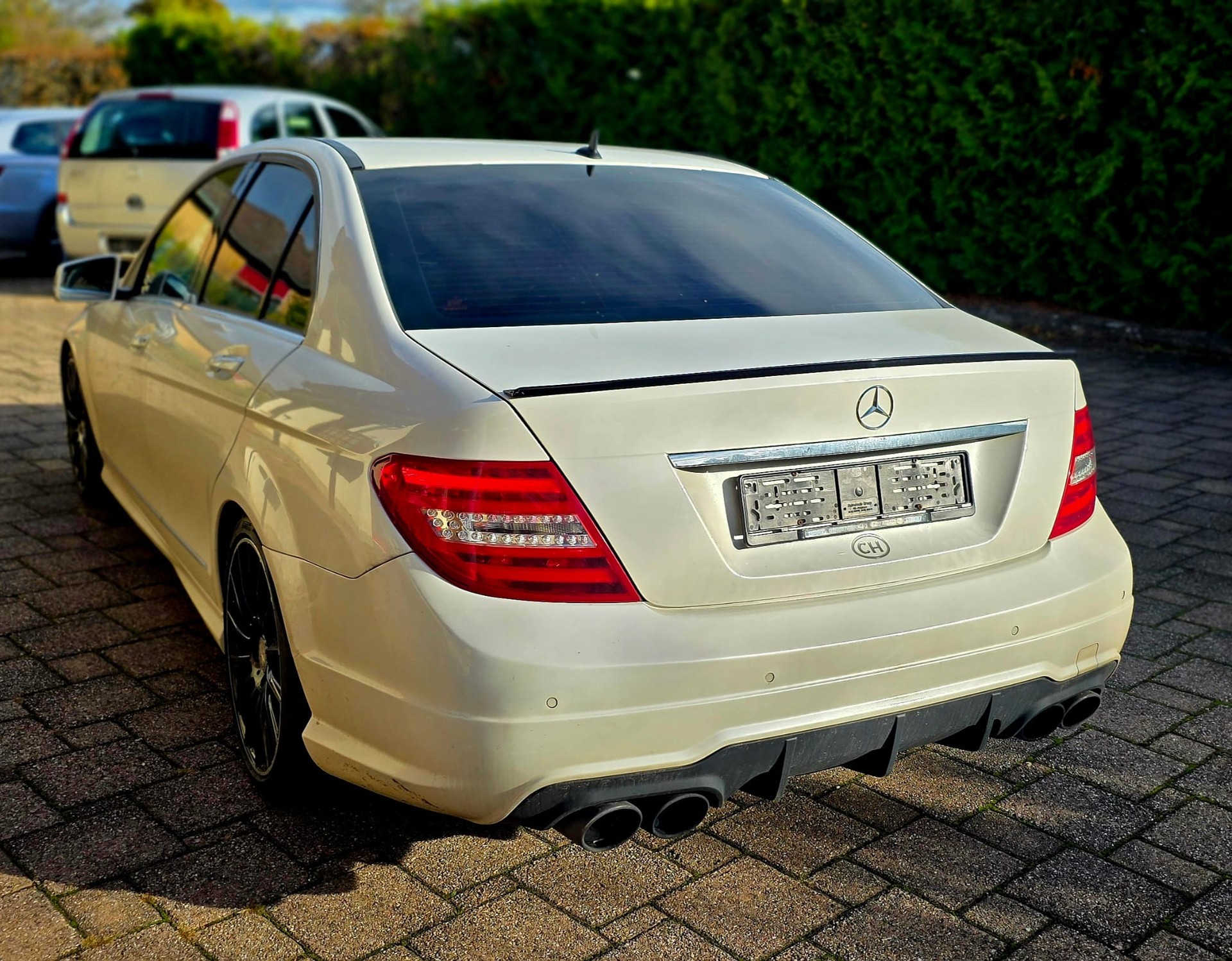 MERCEDES-BENZ C 250 CGI BlueEfficiency Avantgarde Automatic-image-2