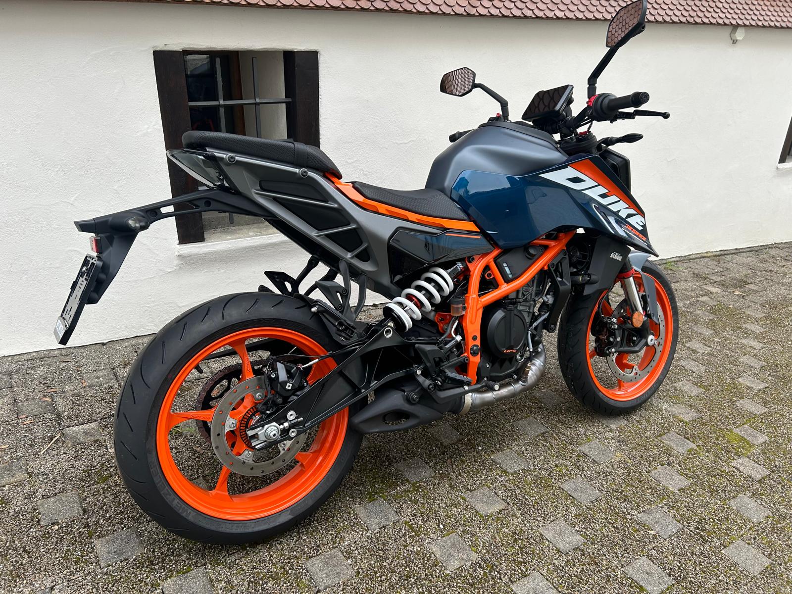 KTM 390 Duke-image-2