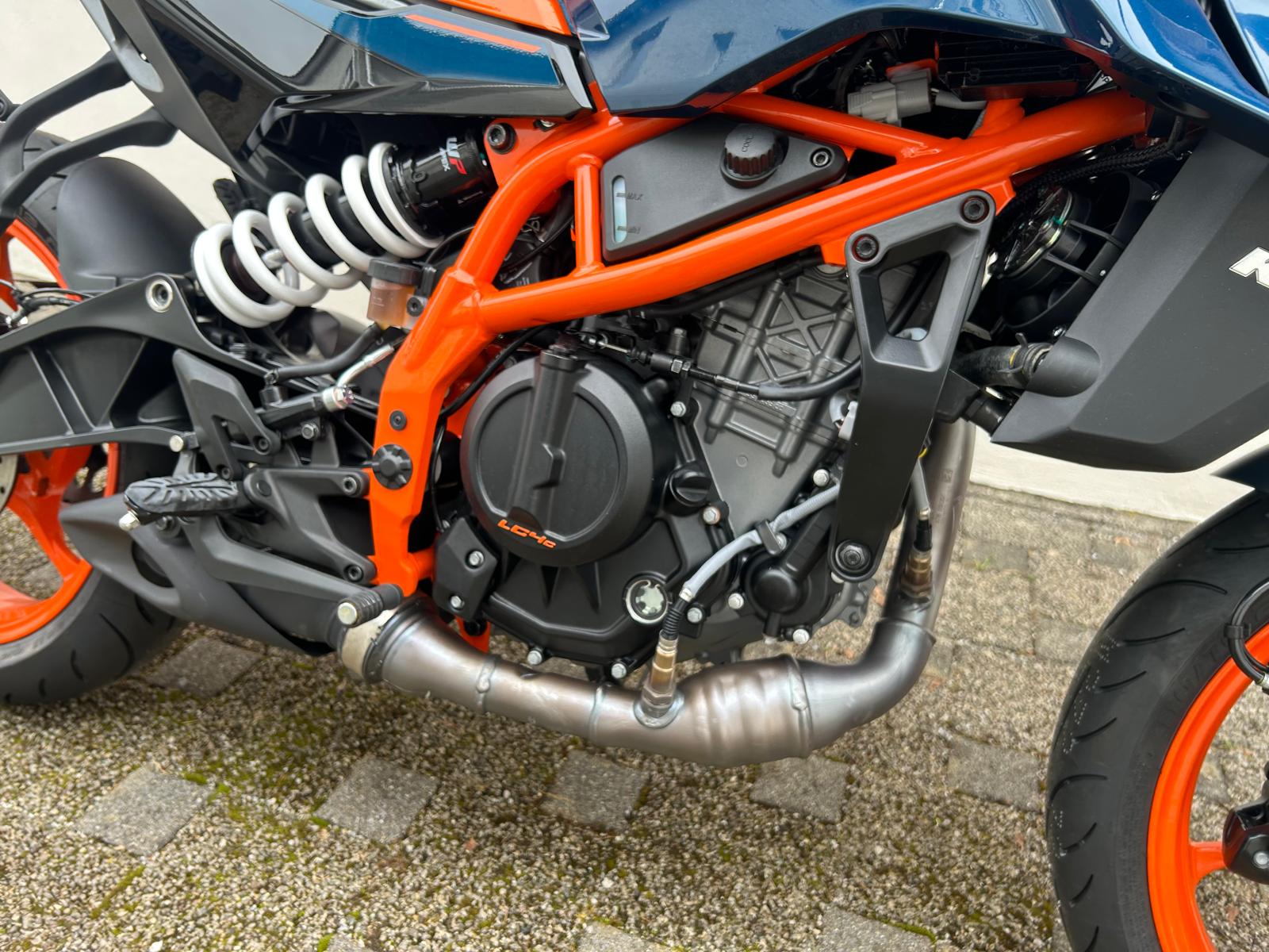 KTM 390 Duke-image-4