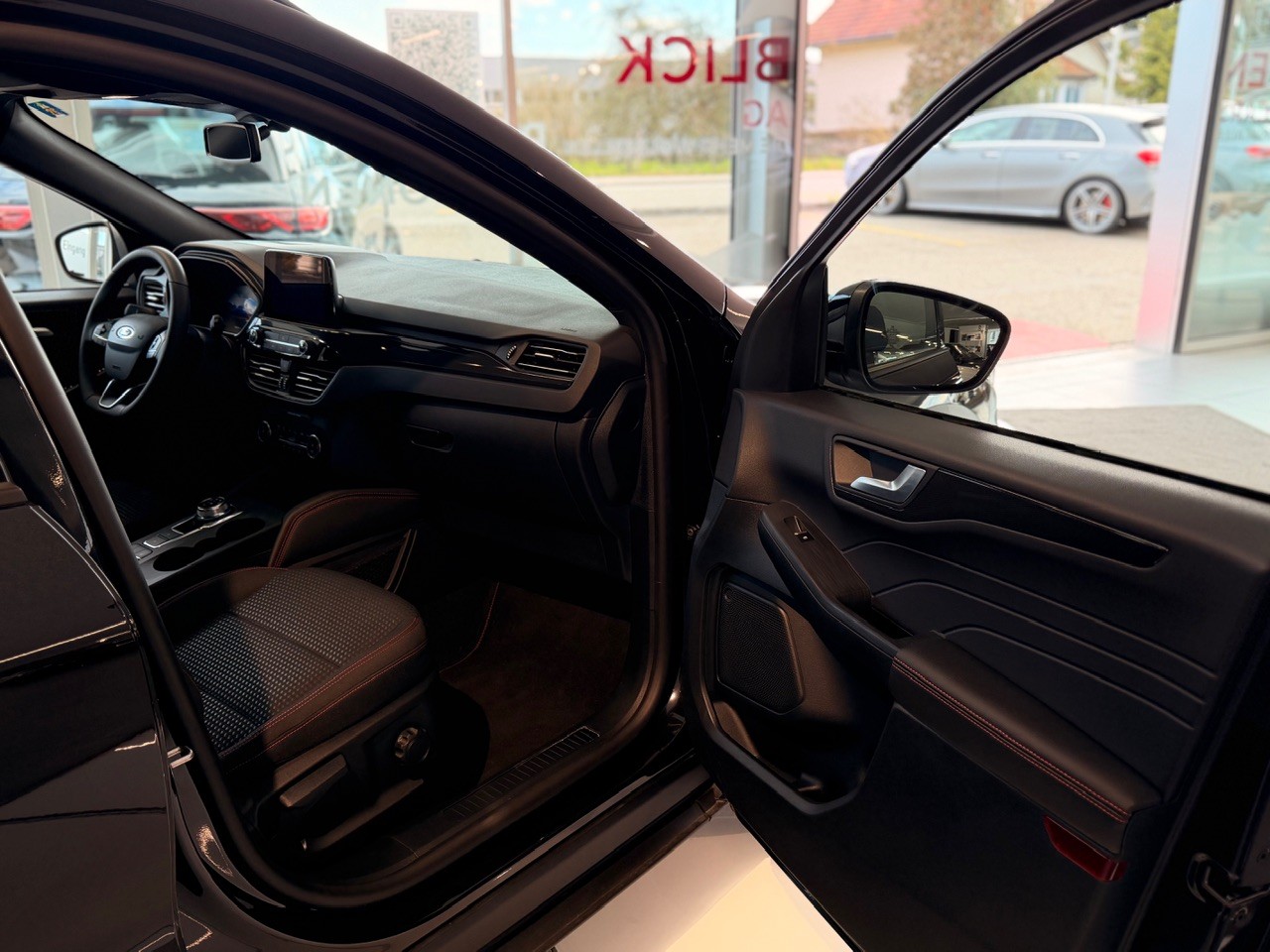 FORD Kuga 2.0 TDCi EcoBlue ST-Line 2WD-image-22