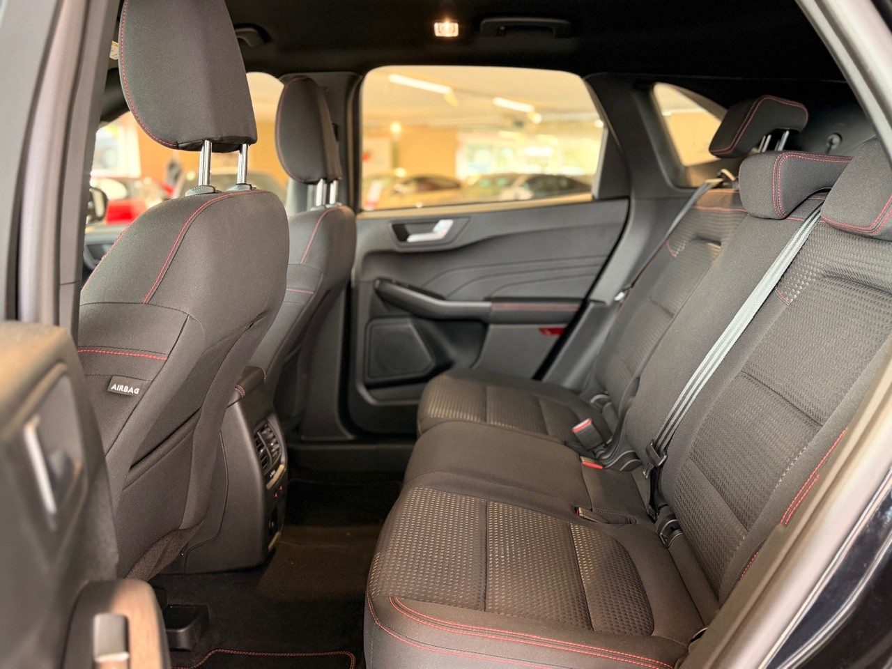 FORD Kuga 2.0 TDCi EcoBlue ST-Line 2WD-image-17