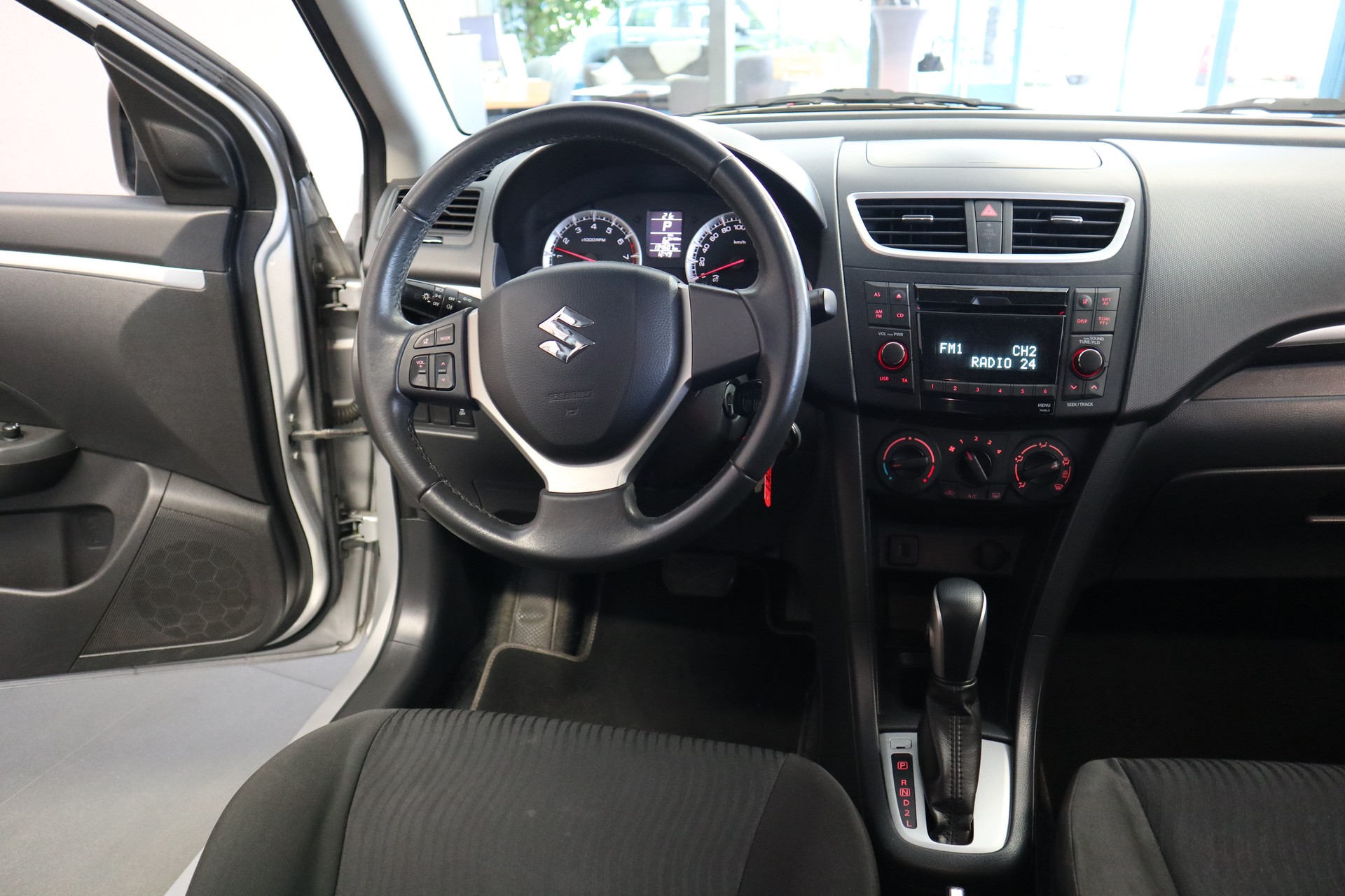 SUZUKI Swift 1.2 GL-image-12