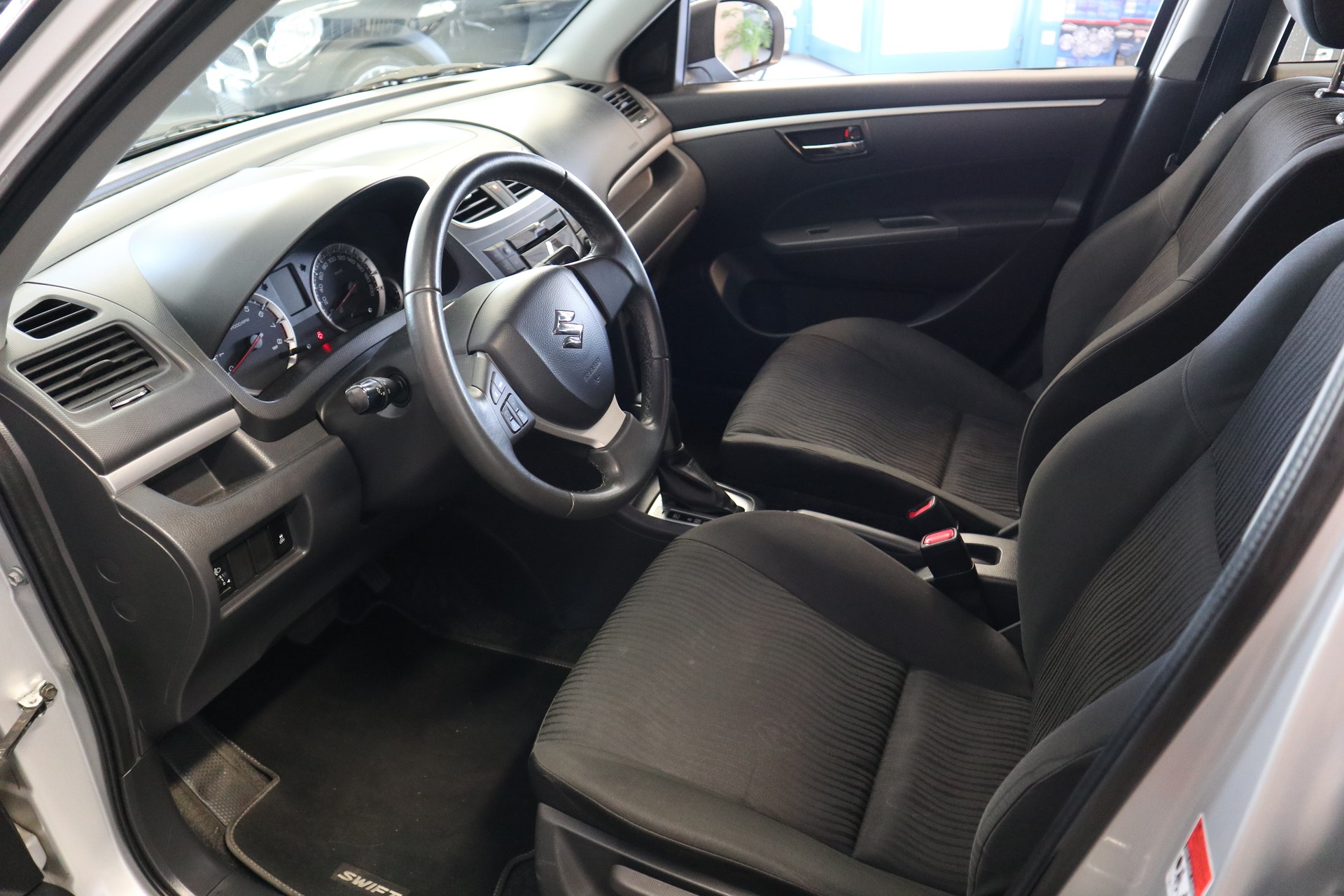 SUZUKI Swift 1.2 GL-image-11
