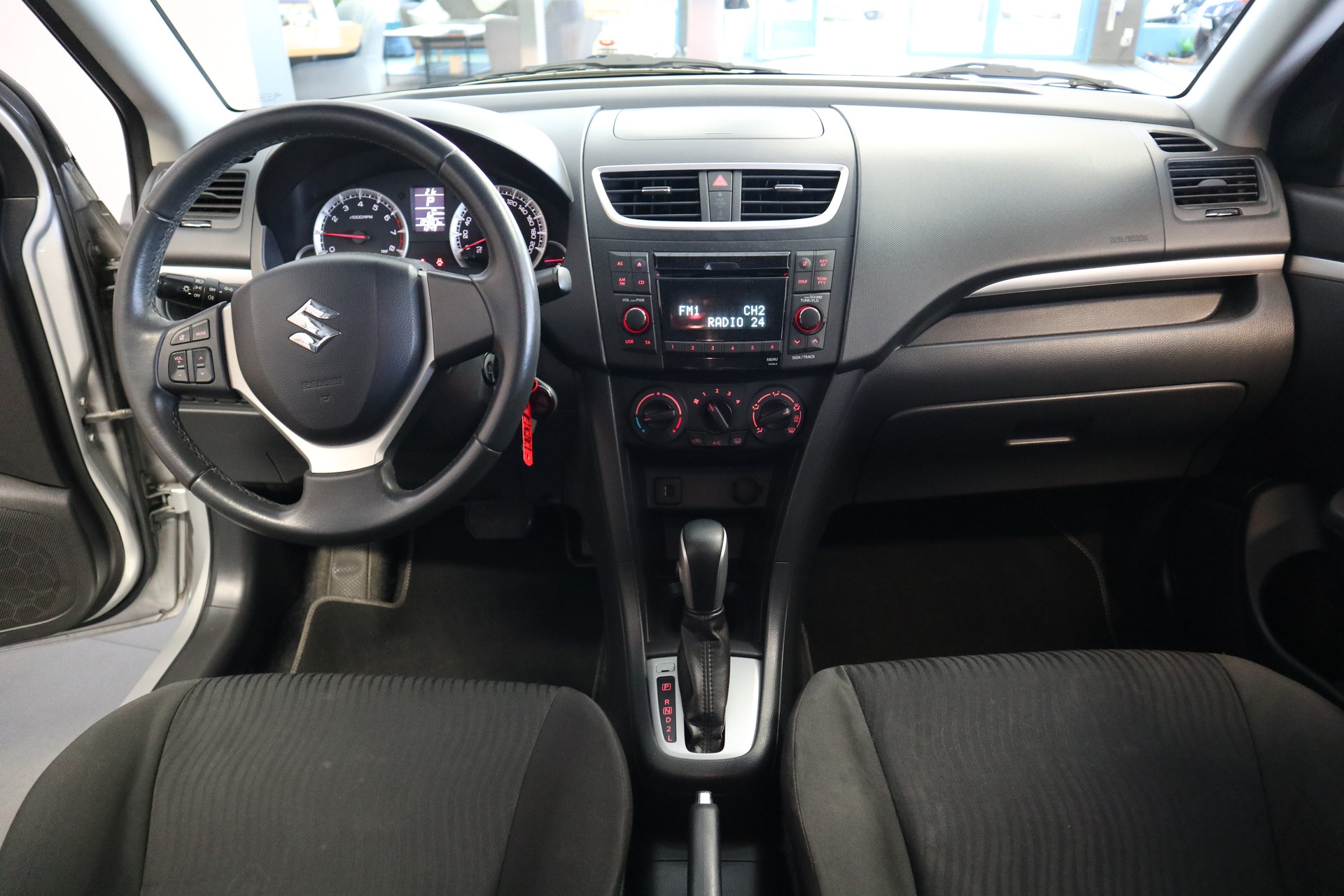 SUZUKI Swift 1.2 GL-image-13