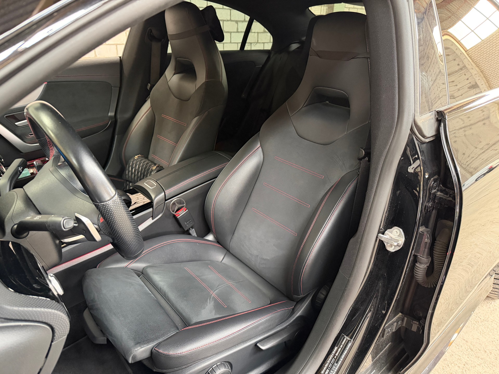 MERCEDES-BENZ CLA 250 e AMG Line-image-4