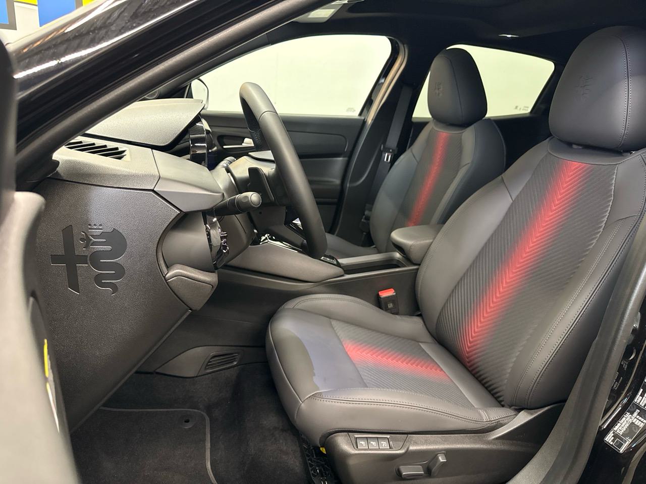 ALFA ROMEO Junior 1.2 48V Ibrida Q4 Pack Tech Sky-showroom-element-2