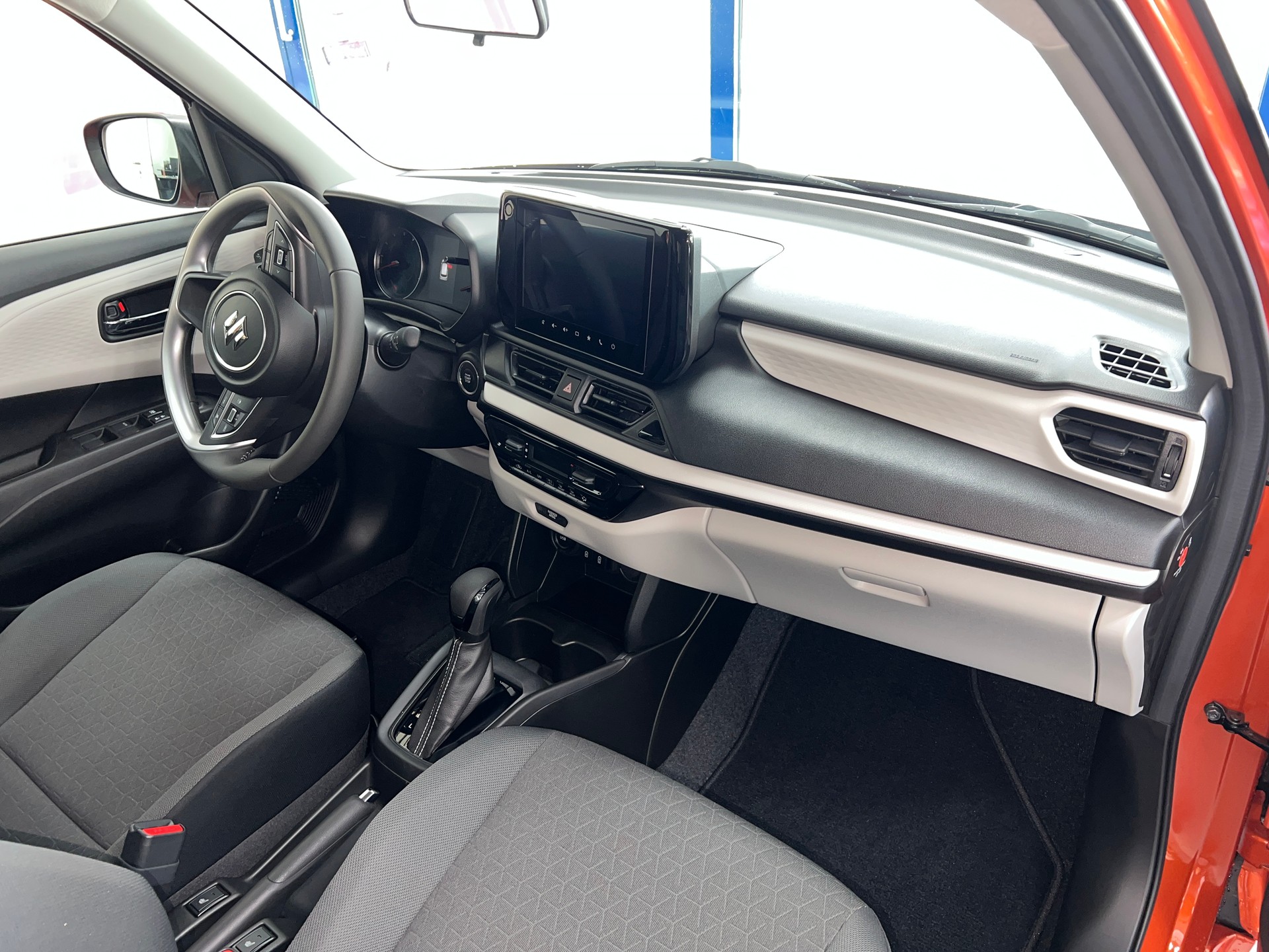 SUZUKI 1.2 2WD AT GL+ /Kyless Start / LED Scheinwerfer / NAVI / Rückfahrkamera / DAB / ACC / Spurhalteassistent / Totwinkelassistent /-image-9