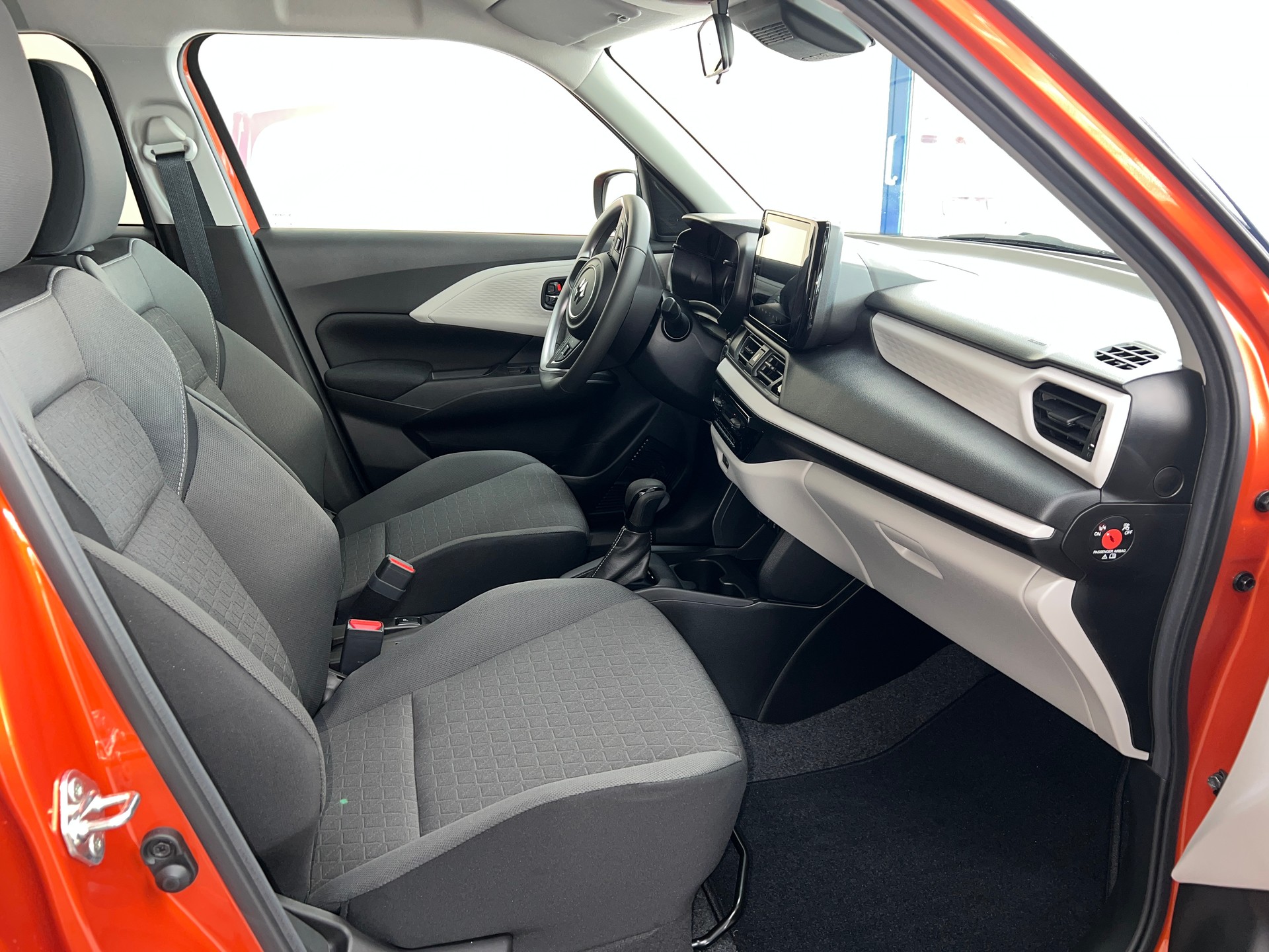 SUZUKI 1.2 2WD AT GL+ /Kyless Start / LED Scheinwerfer / NAVI / Rückfahrkamera / DAB / ACC / Spurhalteassistent / Totwinkelassistent /-image-7