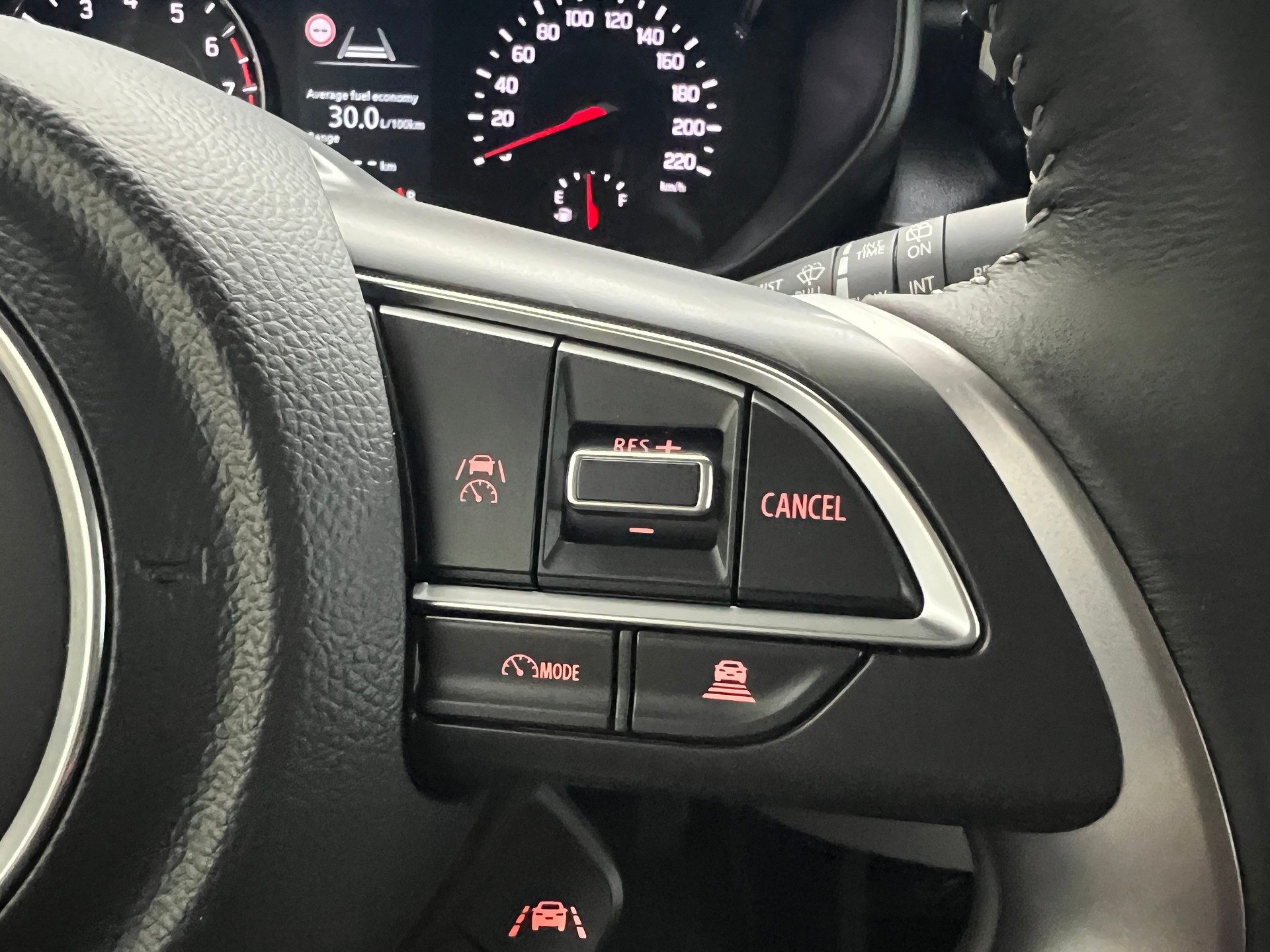 SUZUKI 1.2 2WD AT GL+ /Kyless Start / LED Scheinwerfer / NAVI / Rückfahrkamera / DAB / ACC / Spurhalteassistent / Totwinkelassistent /-image-15