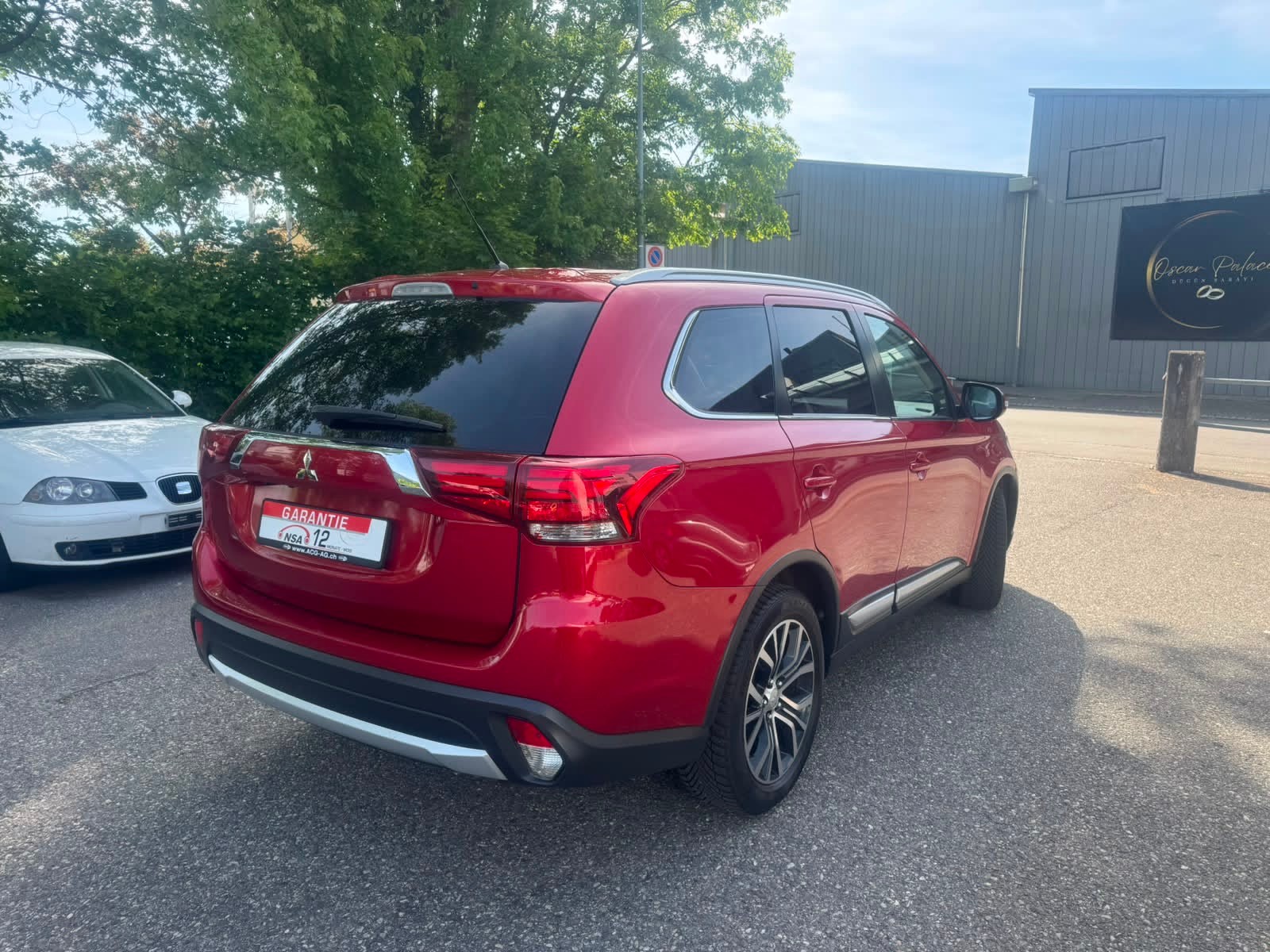 MITSUBISHI Outlander 2.2 DID Diamond 4WD Automatic ** Voll-Leder ** Gr-Navi ** RF-Kamera ** 7-Plätzer ** LTZ MFK 03.10.2025 **-image-4