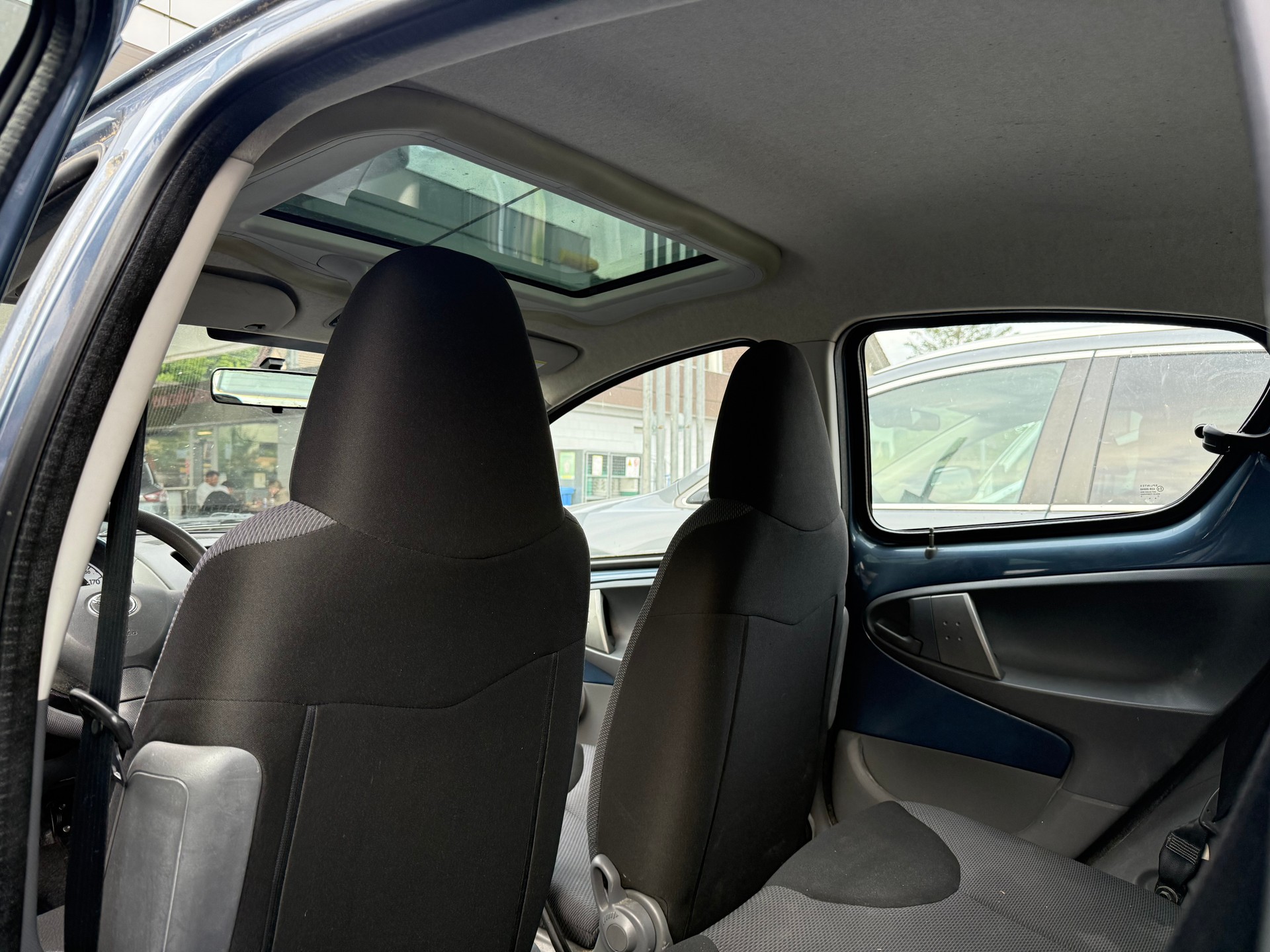 TOYOTA Aygo 1.0 blue-image-8
