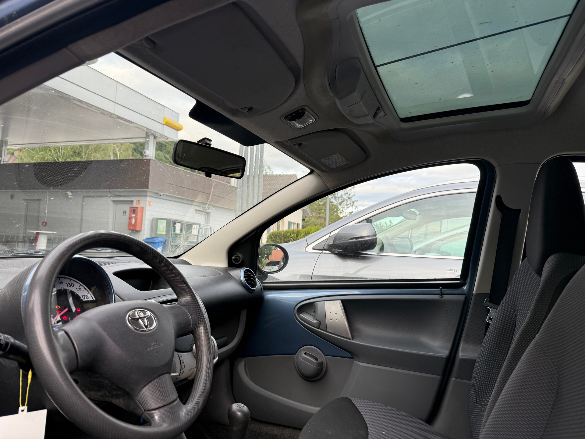 TOYOTA Aygo 1.0 blue-image-6