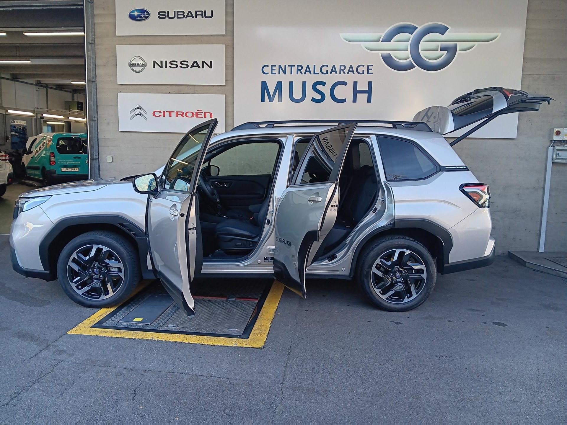 SUBARU Forester 2.0i e-Boxer Swiss Plus Lineartronic-image-7
