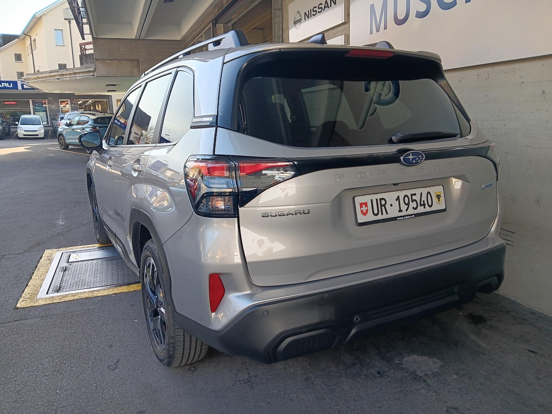 SUBARU Forester 2.0i e-Boxer Swiss Plus Lineartronic-image-5