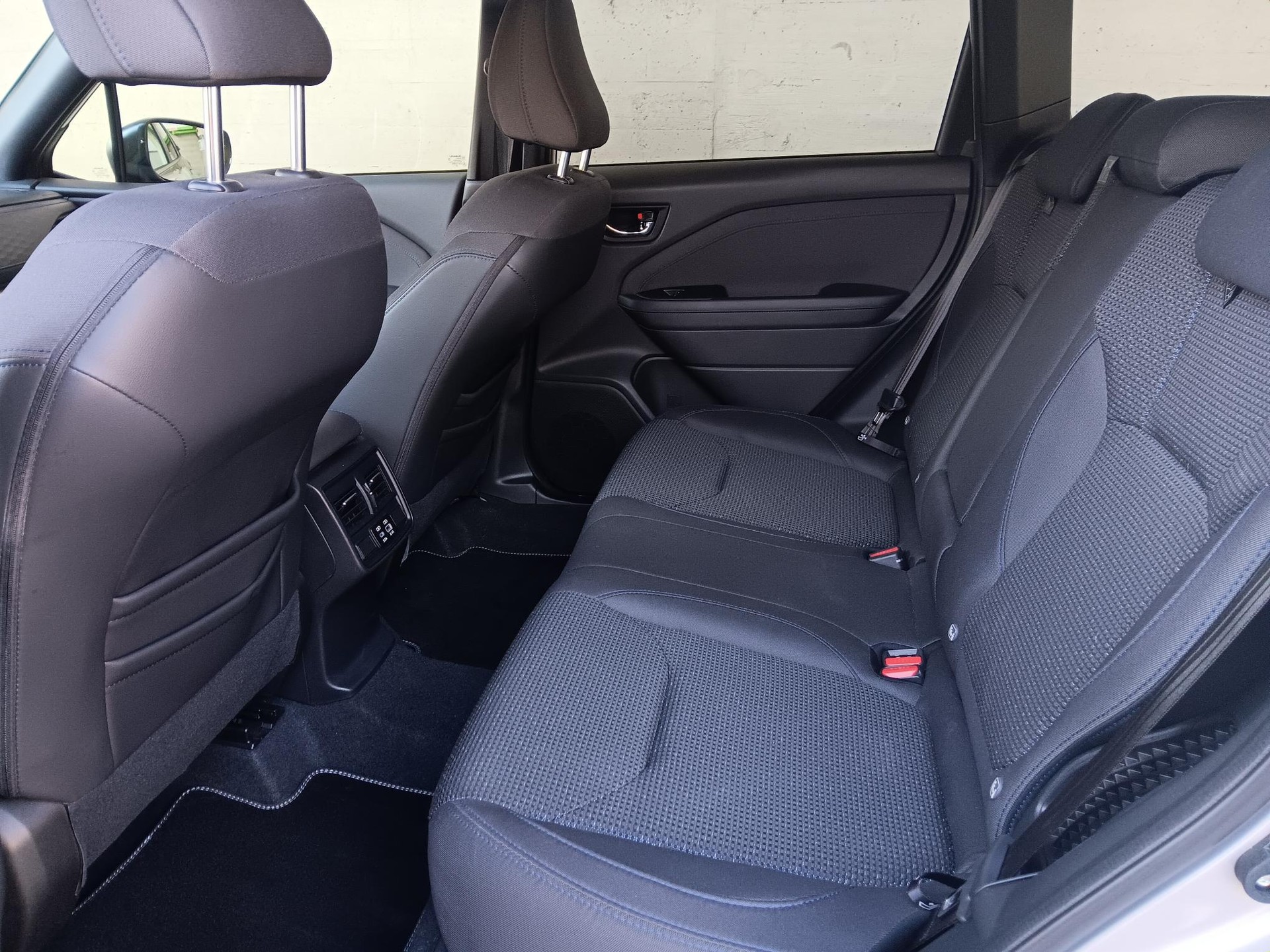 SUBARU Forester 2.0i e-Boxer Swiss Plus Lineartronic-image-10