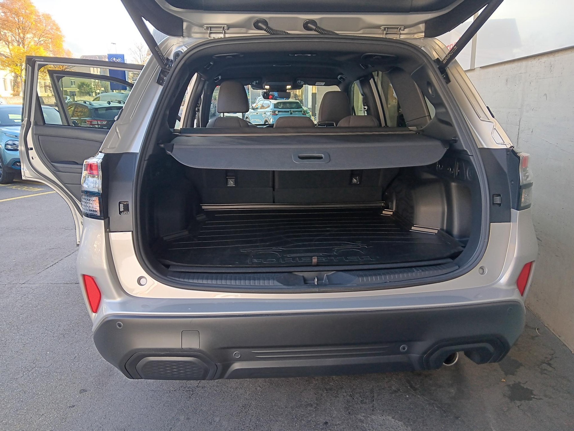 SUBARU Forester 2.0i e-Boxer Swiss Plus Lineartronic-image-8
