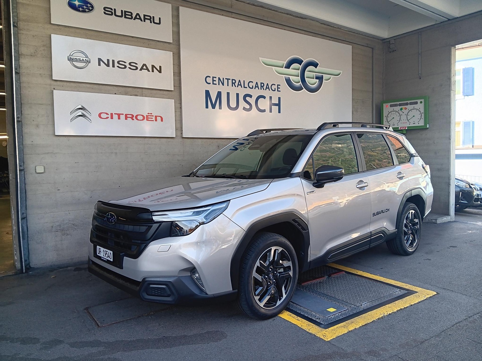 SUBARU Forester 2.0i e-Boxer Swiss Plus Lineartronic-showroom-element-1