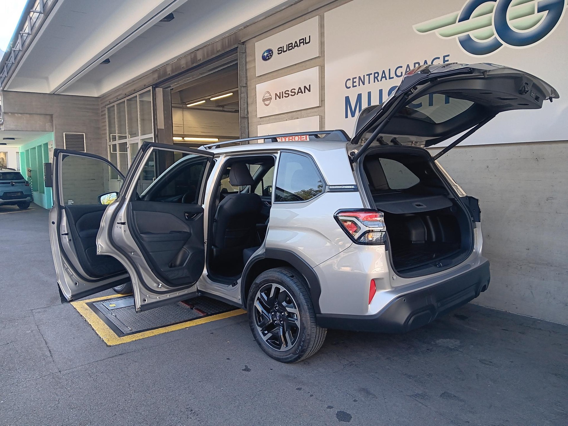 SUBARU Forester 2.0i e-Boxer Swiss Plus Lineartronic-image-6