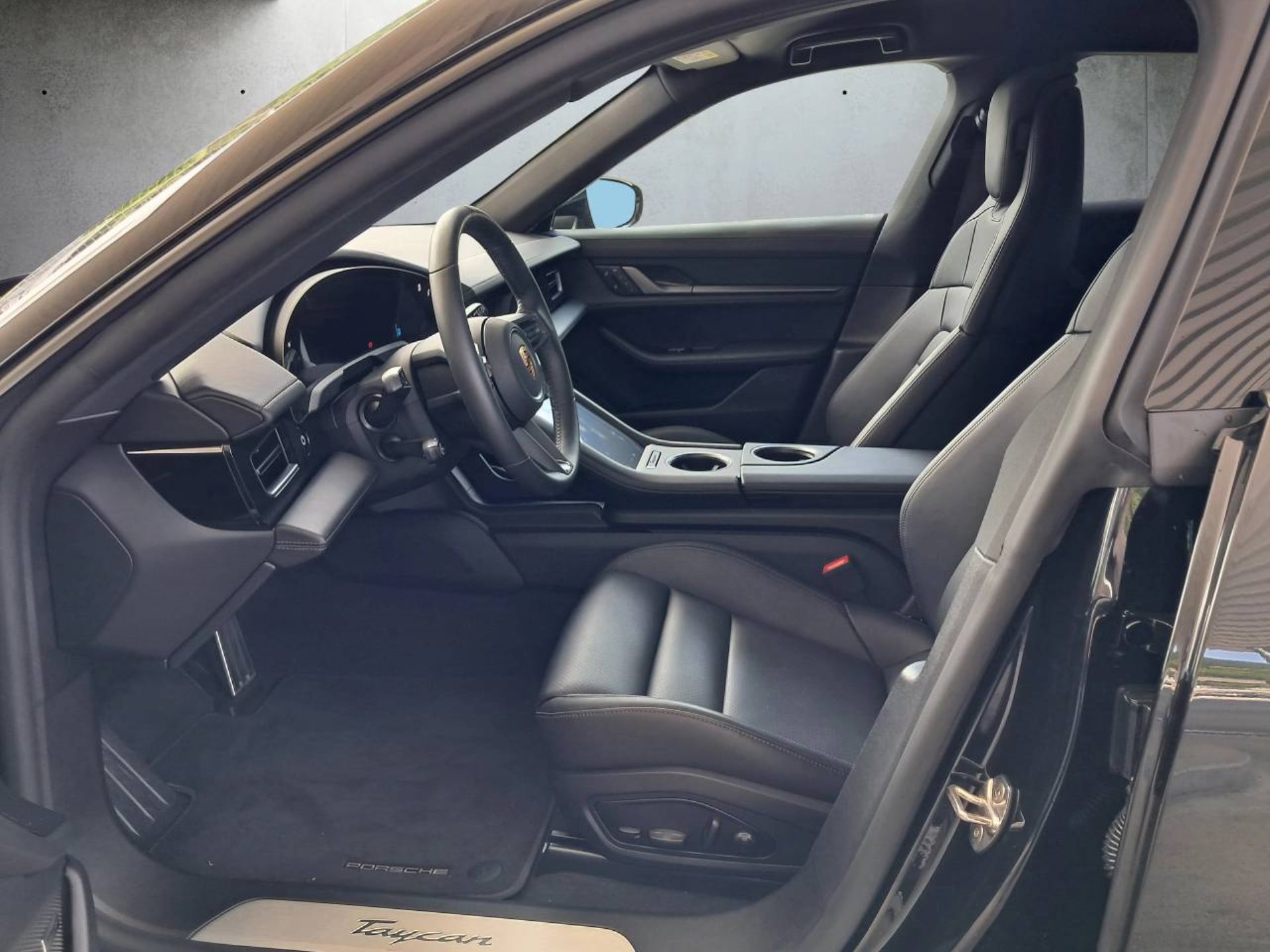 PORSCHE Taycan Sport Turismo-showroom-element-3
