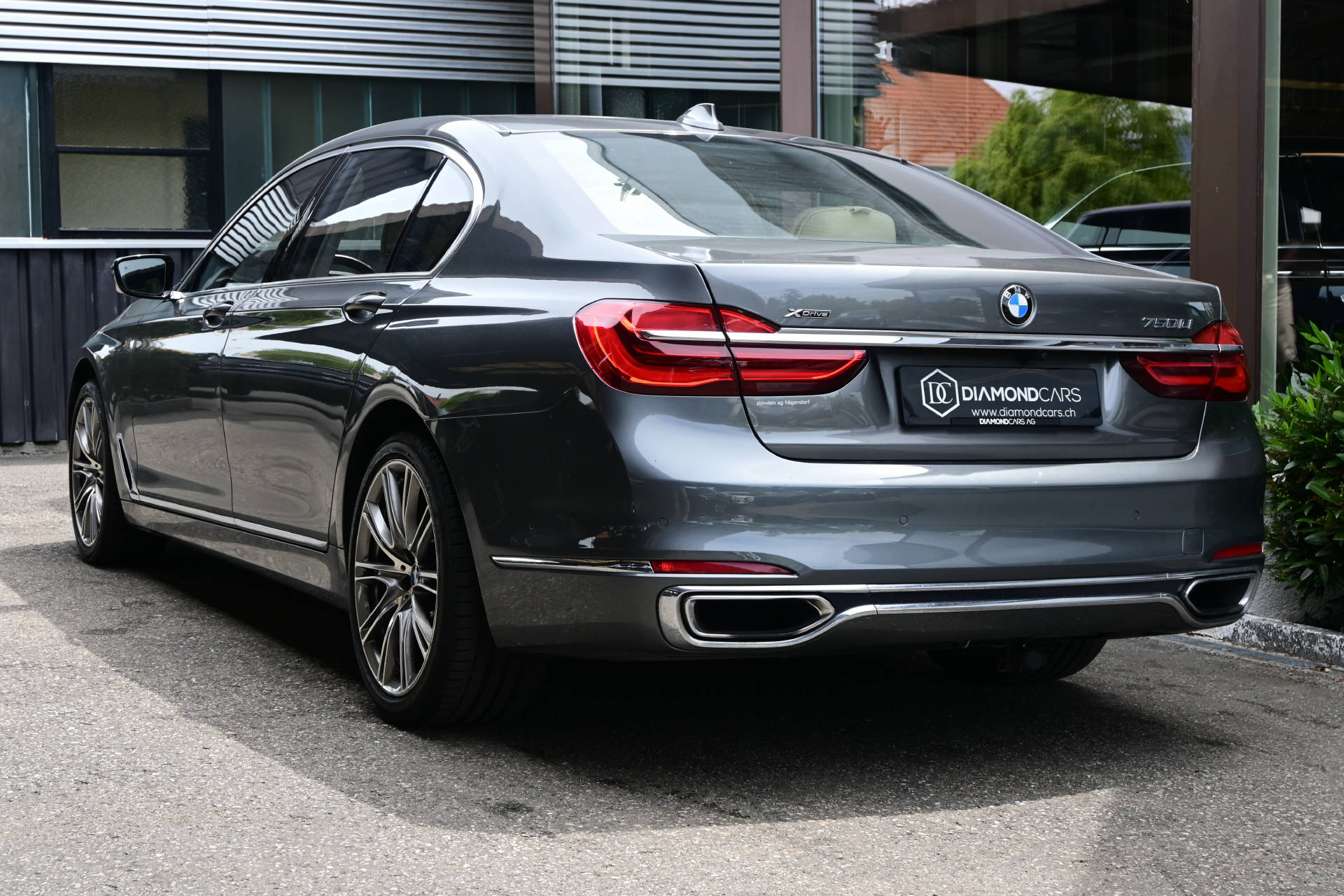 BMW 750Li xDrive **Individual**Pack Executive Lounge**-image-4