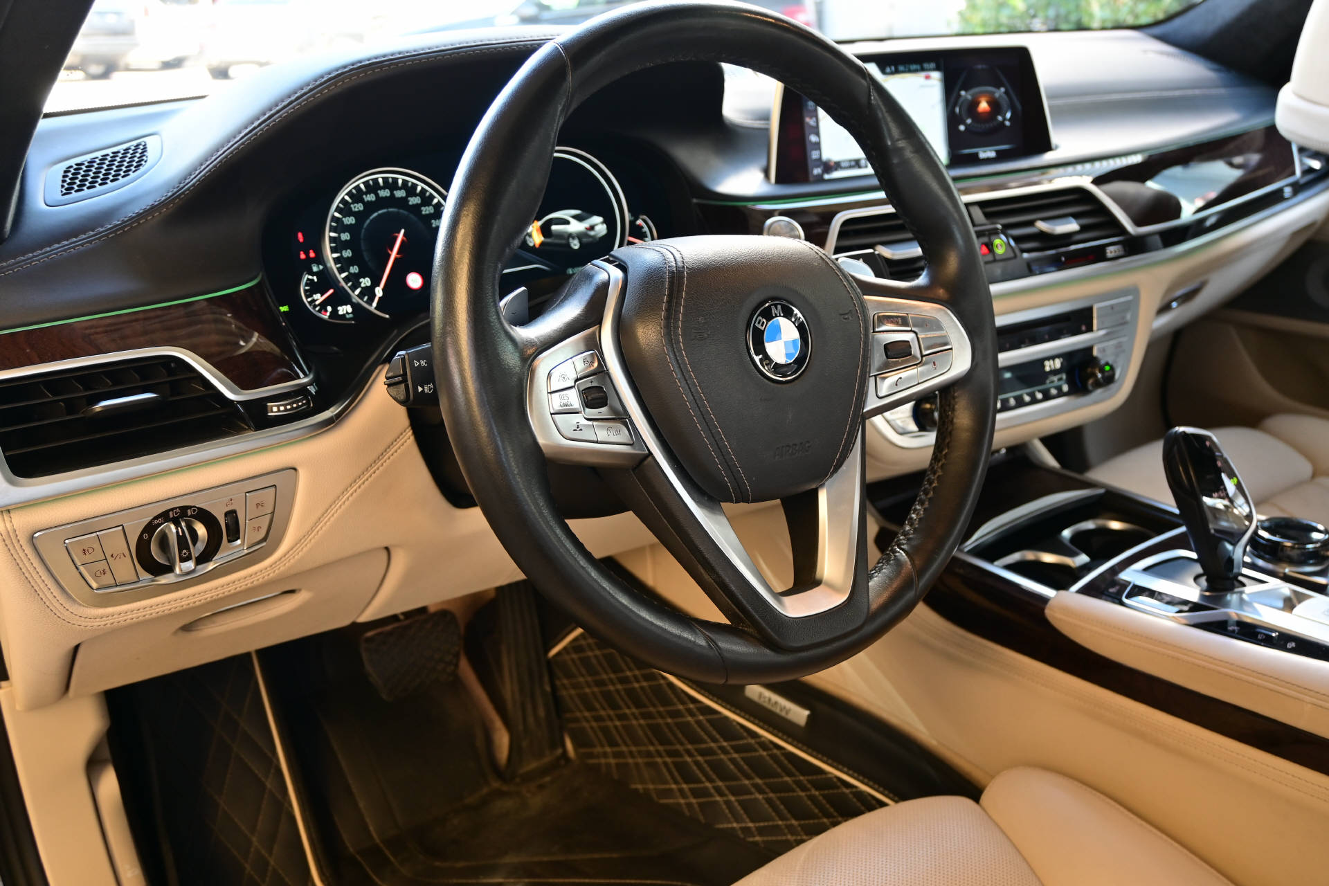 BMW 750Li xDrive **Individual**Pack Executive Lounge**-image-9