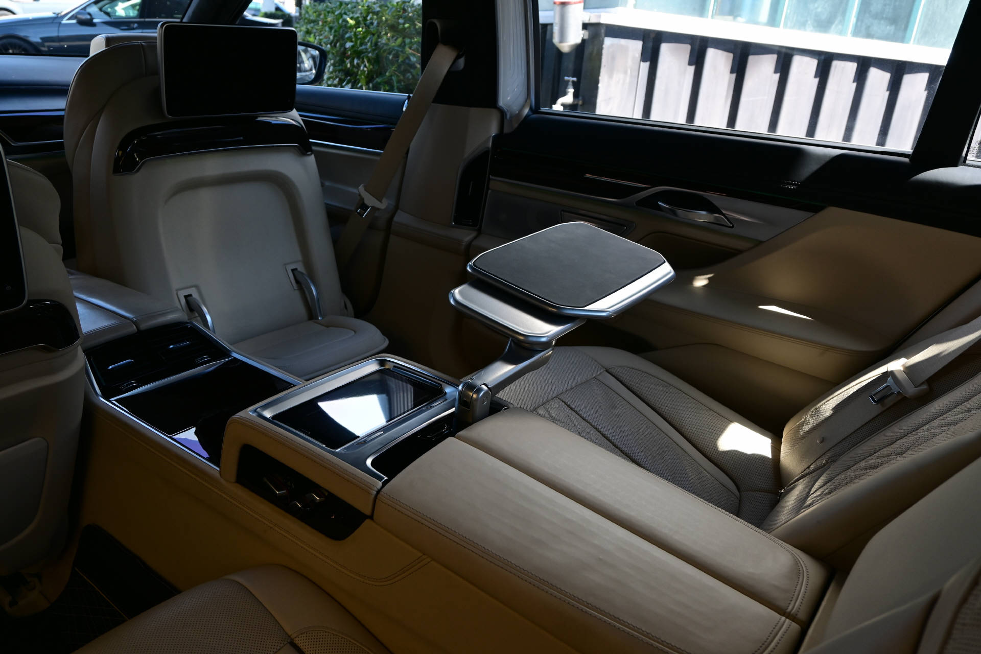 BMW 750Li xDrive **Individual**Pack Executive Lounge**-image-19