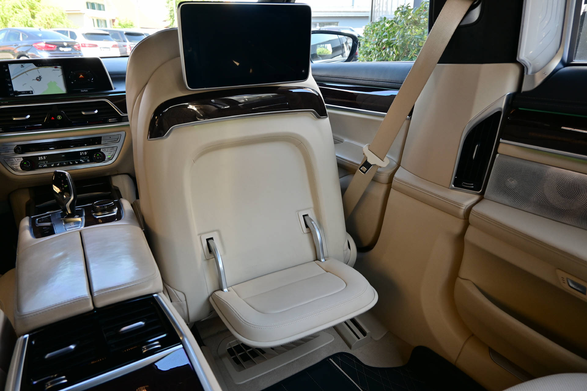 BMW 750Li xDrive **Individual**Pack Executive Lounge**-image-18