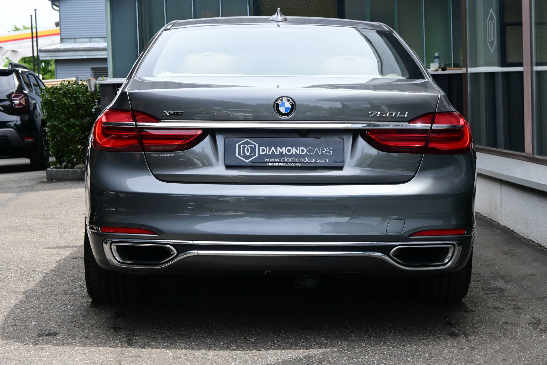 BMW 750Li xDrive **Individual**Pack Executive Lounge**-image-5