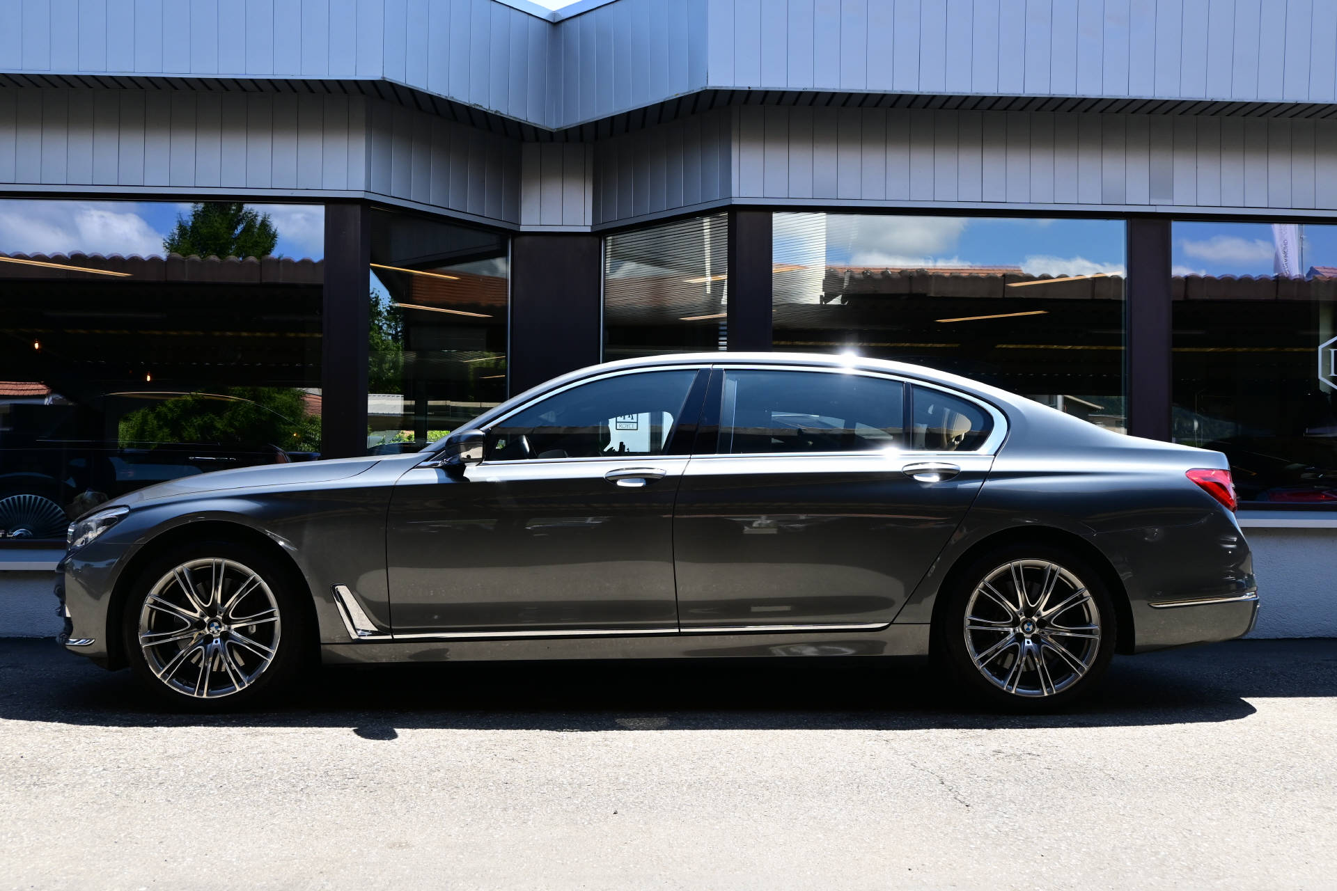 BMW 750Li xDrive **Individual**Pack Executive Lounge**-showroom-element-3