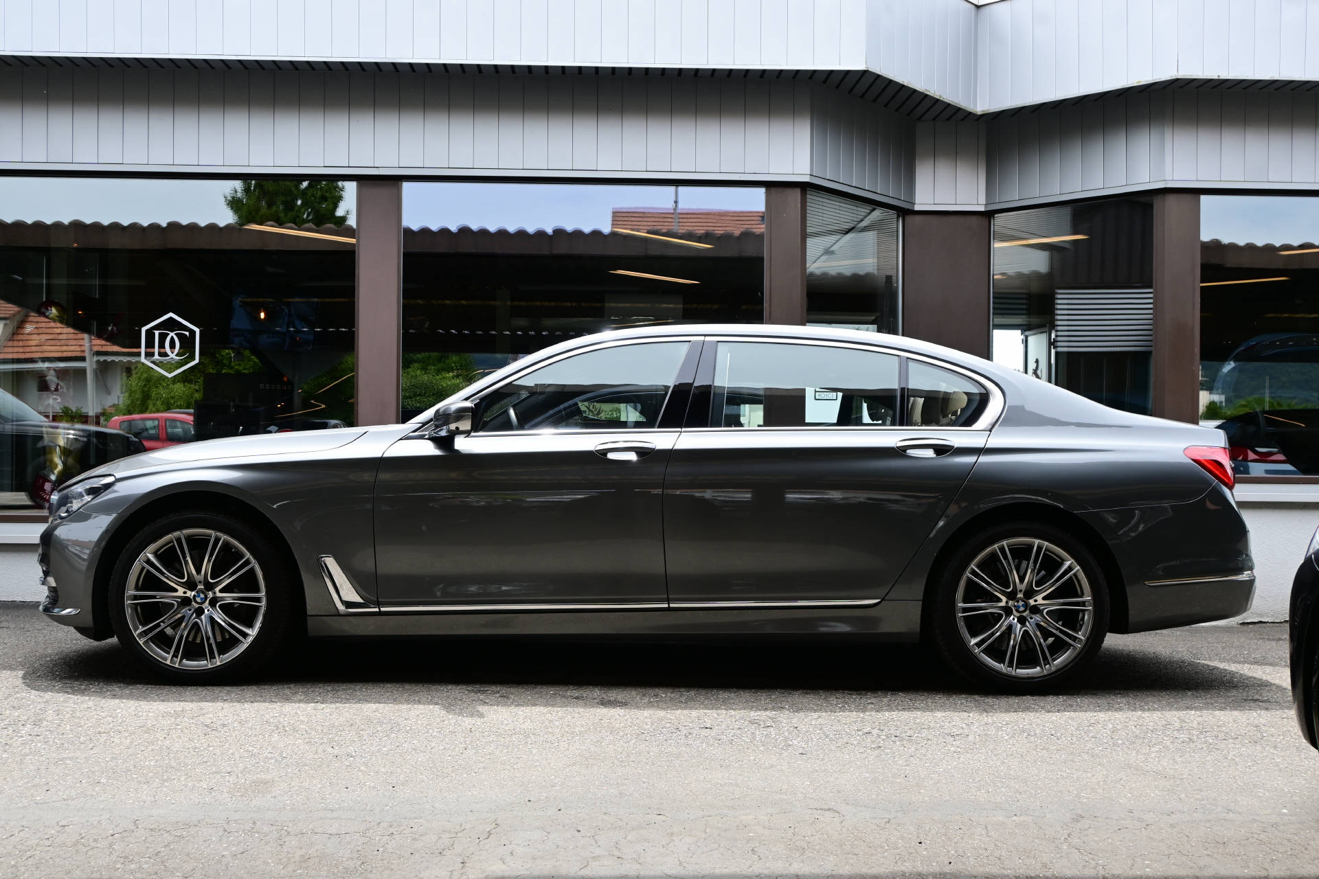 BMW 750Li xDrive **Individual**Pack Executive Lounge**-image-3