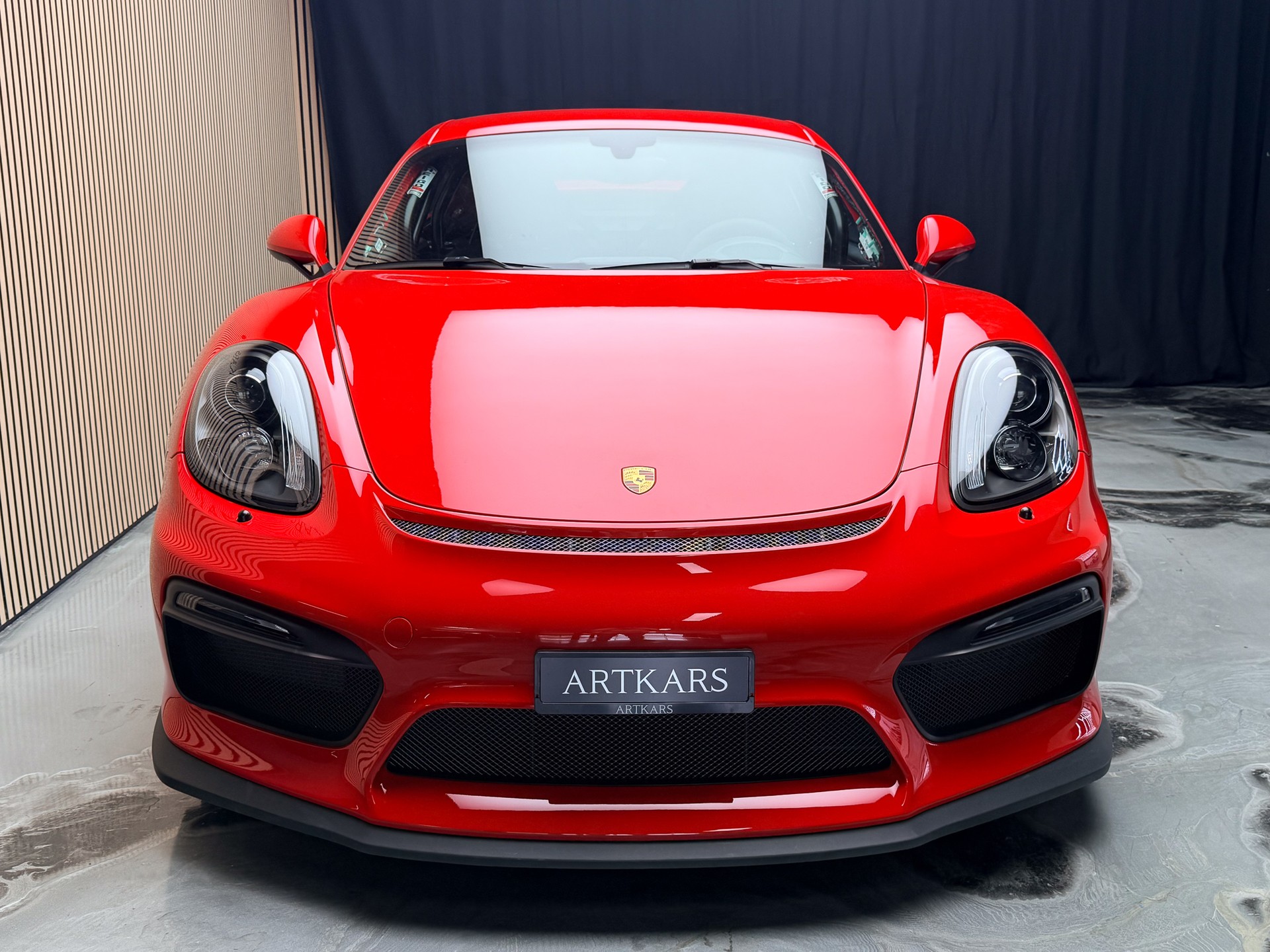 PORSCHE Cayman GT4-showroom-element-1