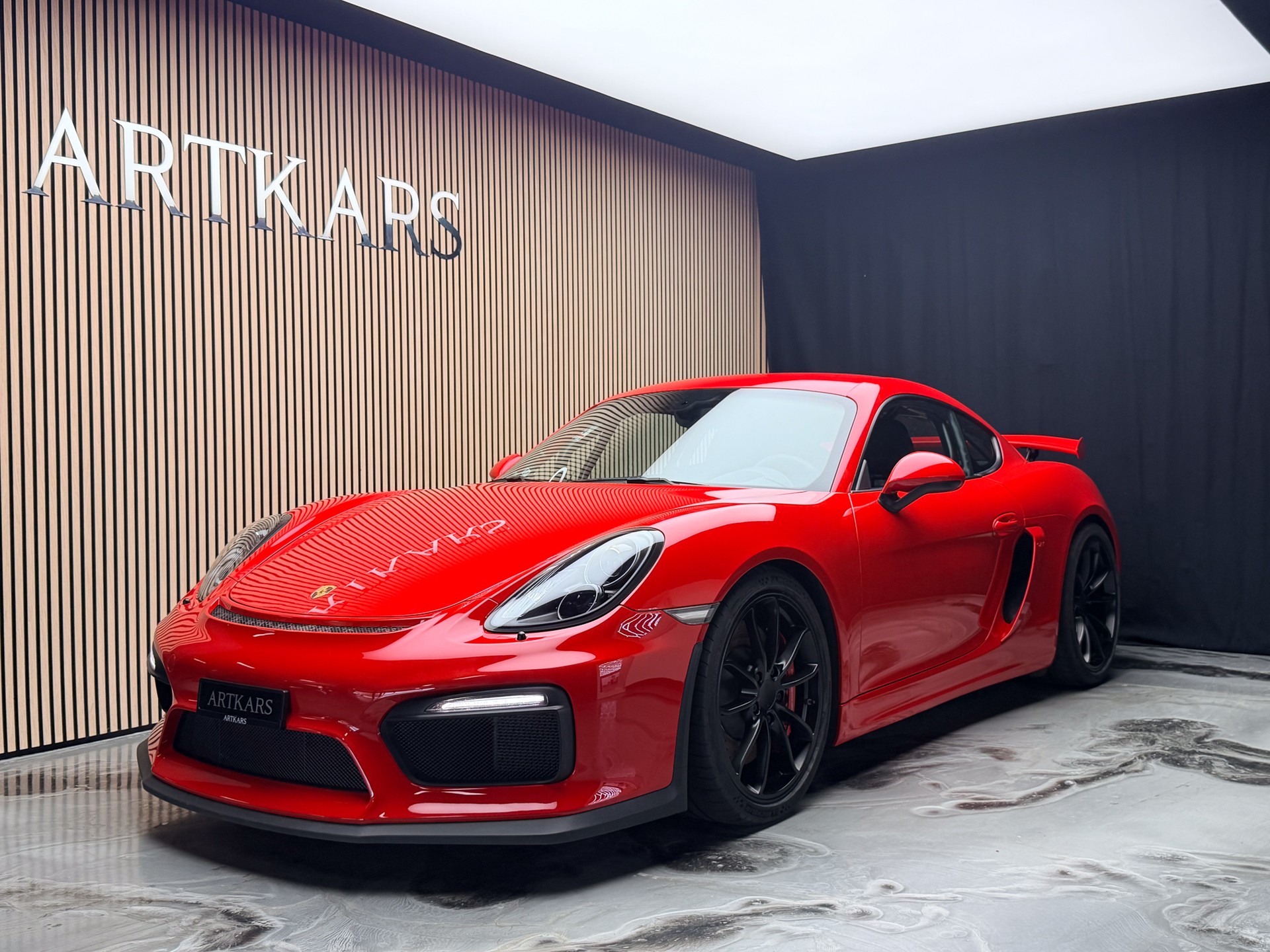 PORSCHE Cayman GT4