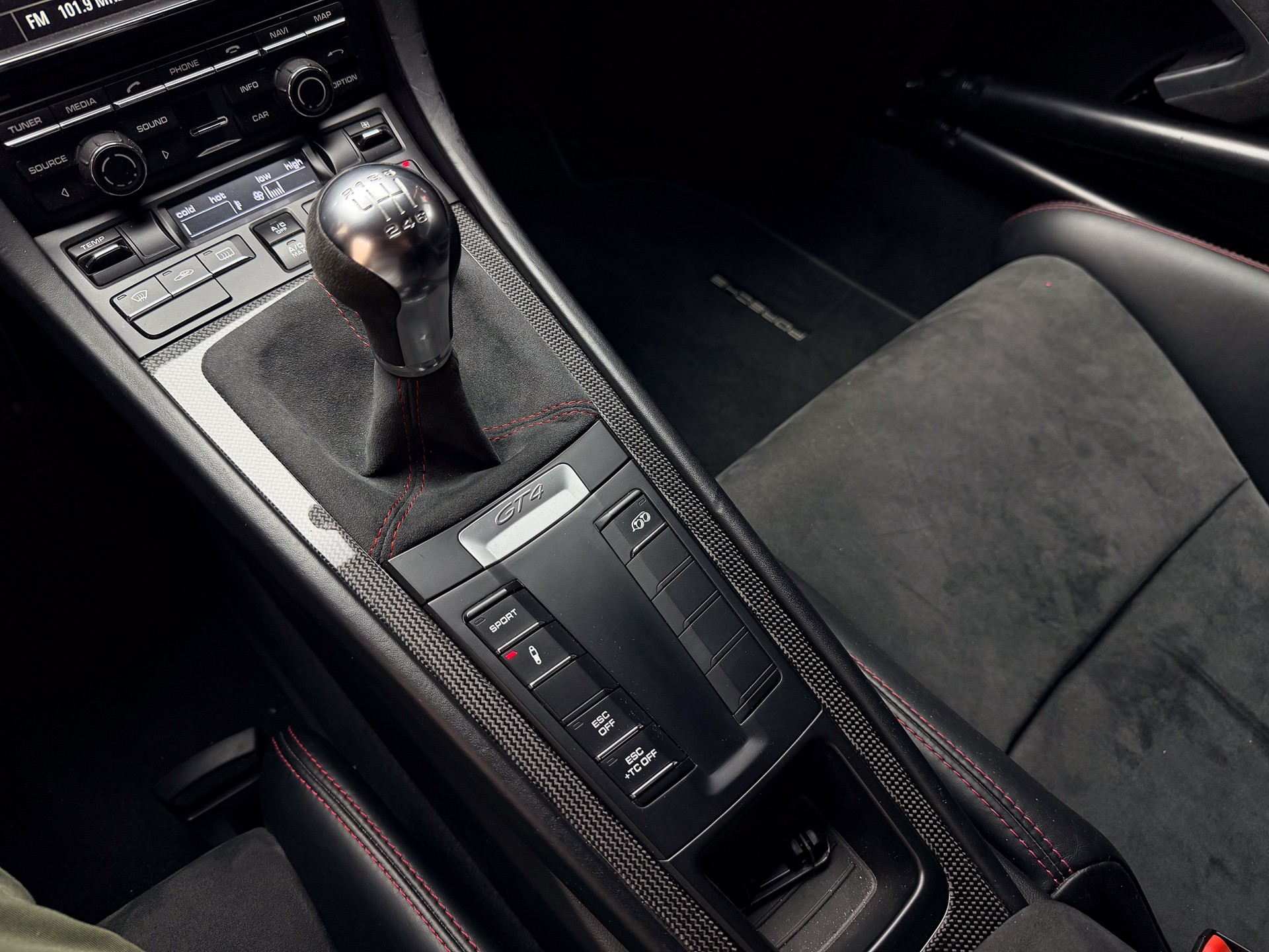 PORSCHE Cayman GT4-image-9
