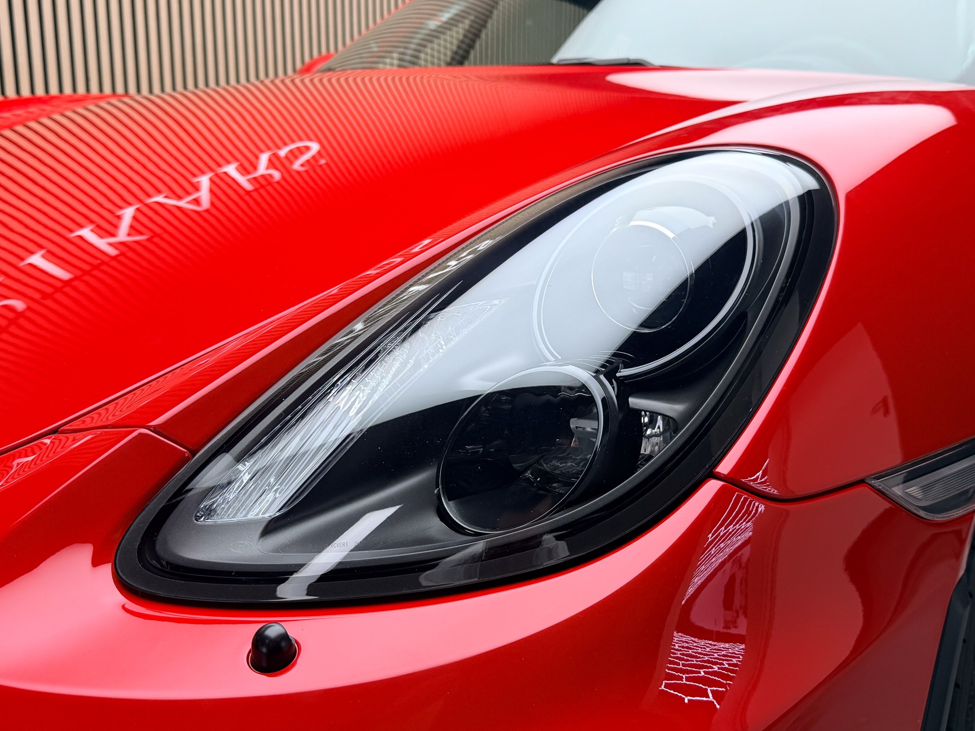 PORSCHE Cayman GT4-showroom-element-2