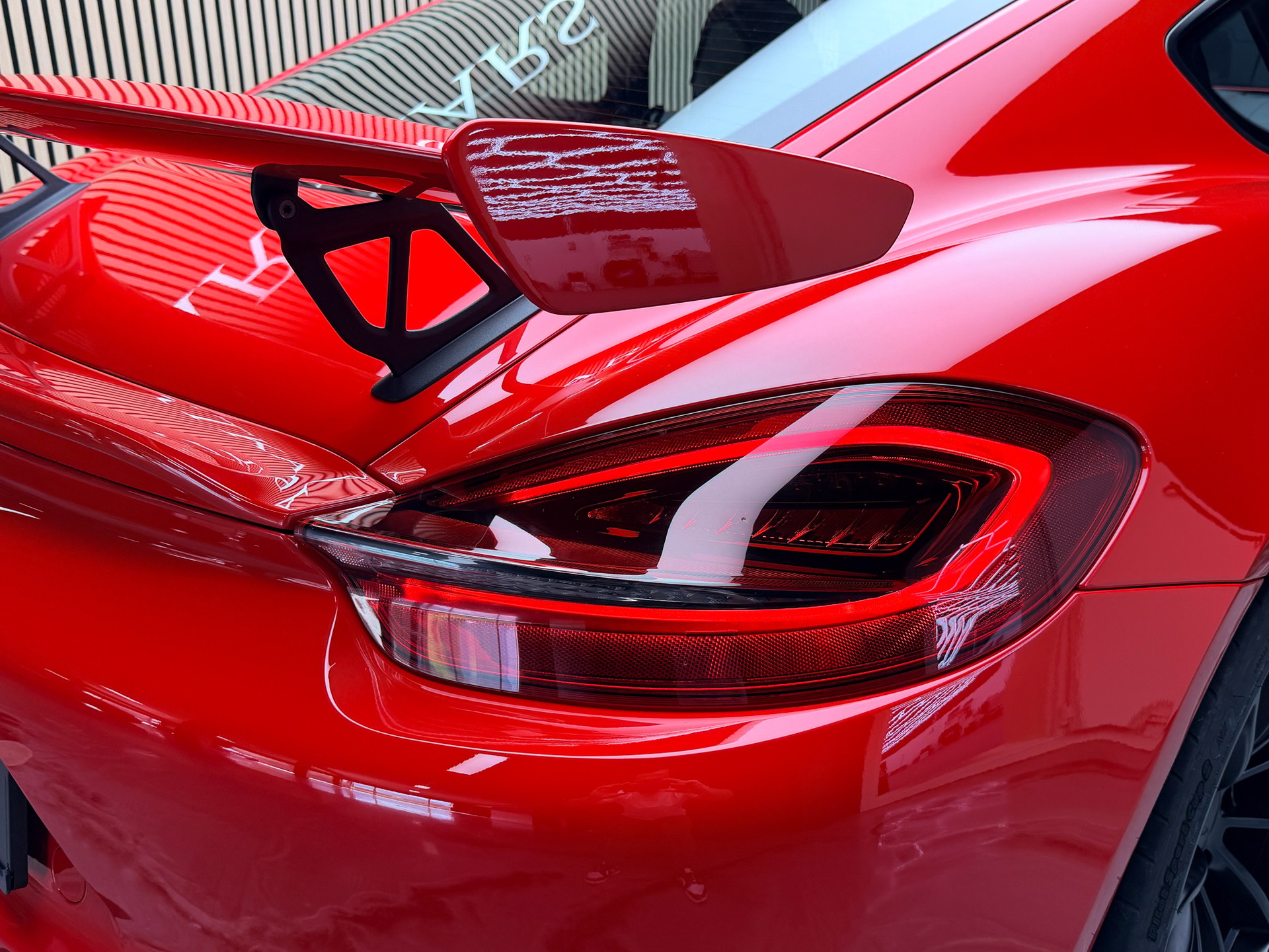 PORSCHE Cayman GT4-image-6