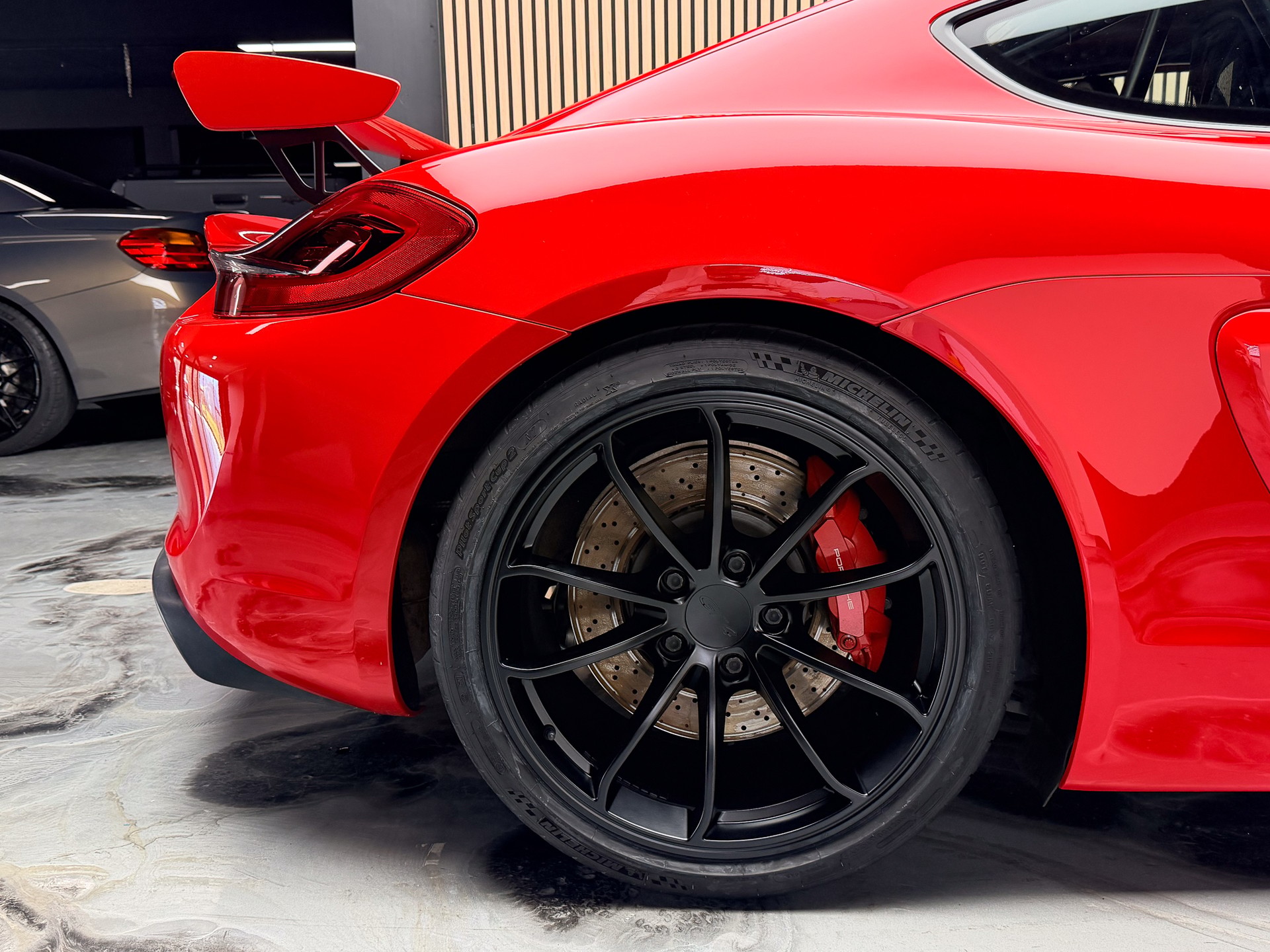 PORSCHE Cayman GT4-image-5