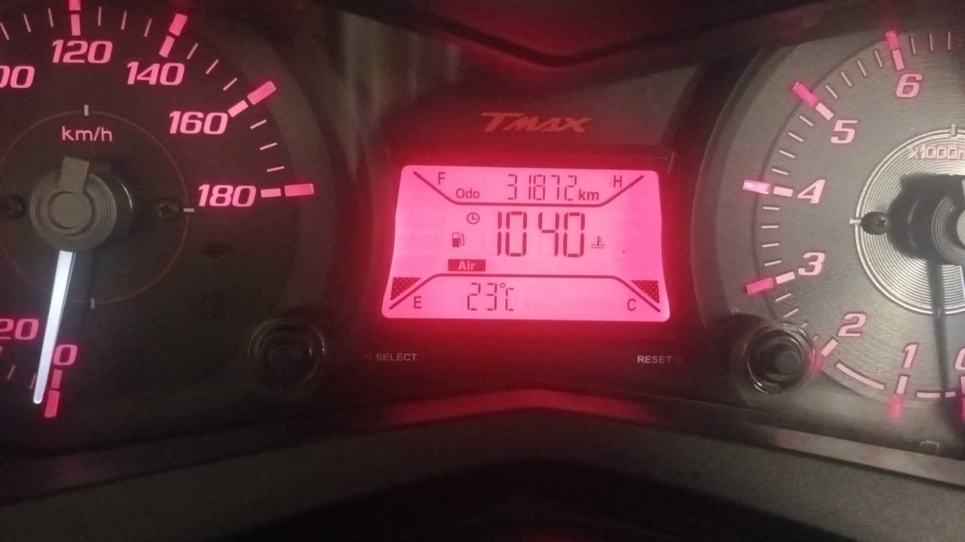YAMAHA T-MAX XP 530 ABS-image-8