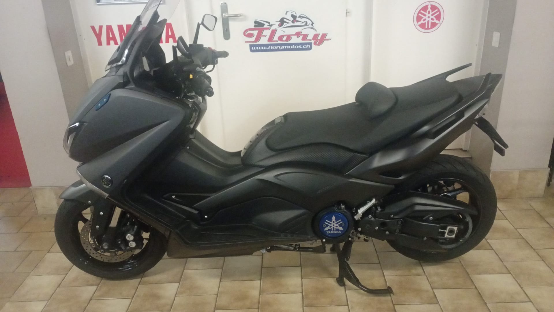 YAMAHA T-MAX XP 530 ABS-image-2
