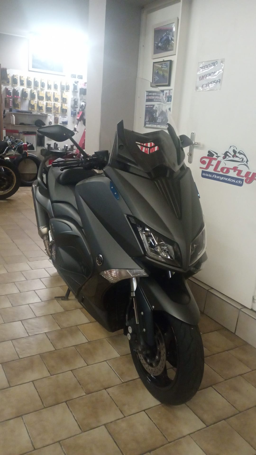 YAMAHA T-MAX XP 530 ABS-image-7