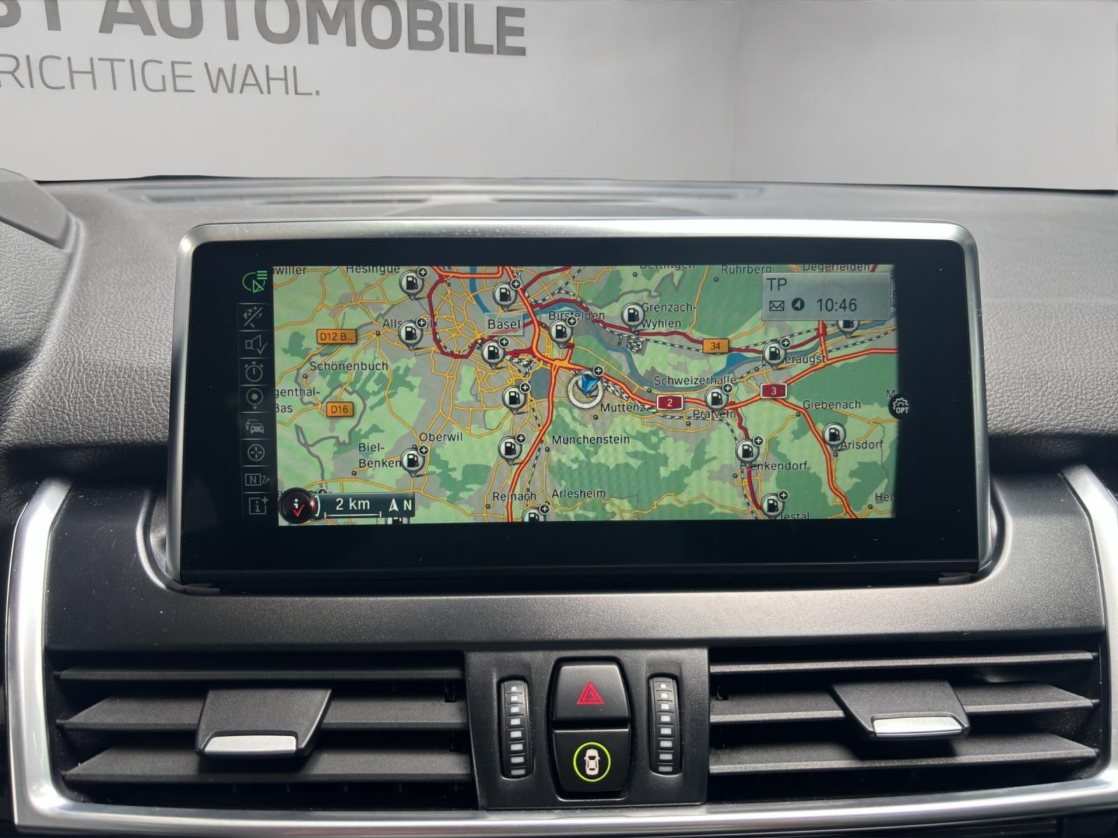 BMW 218i Active Tourer-image-9