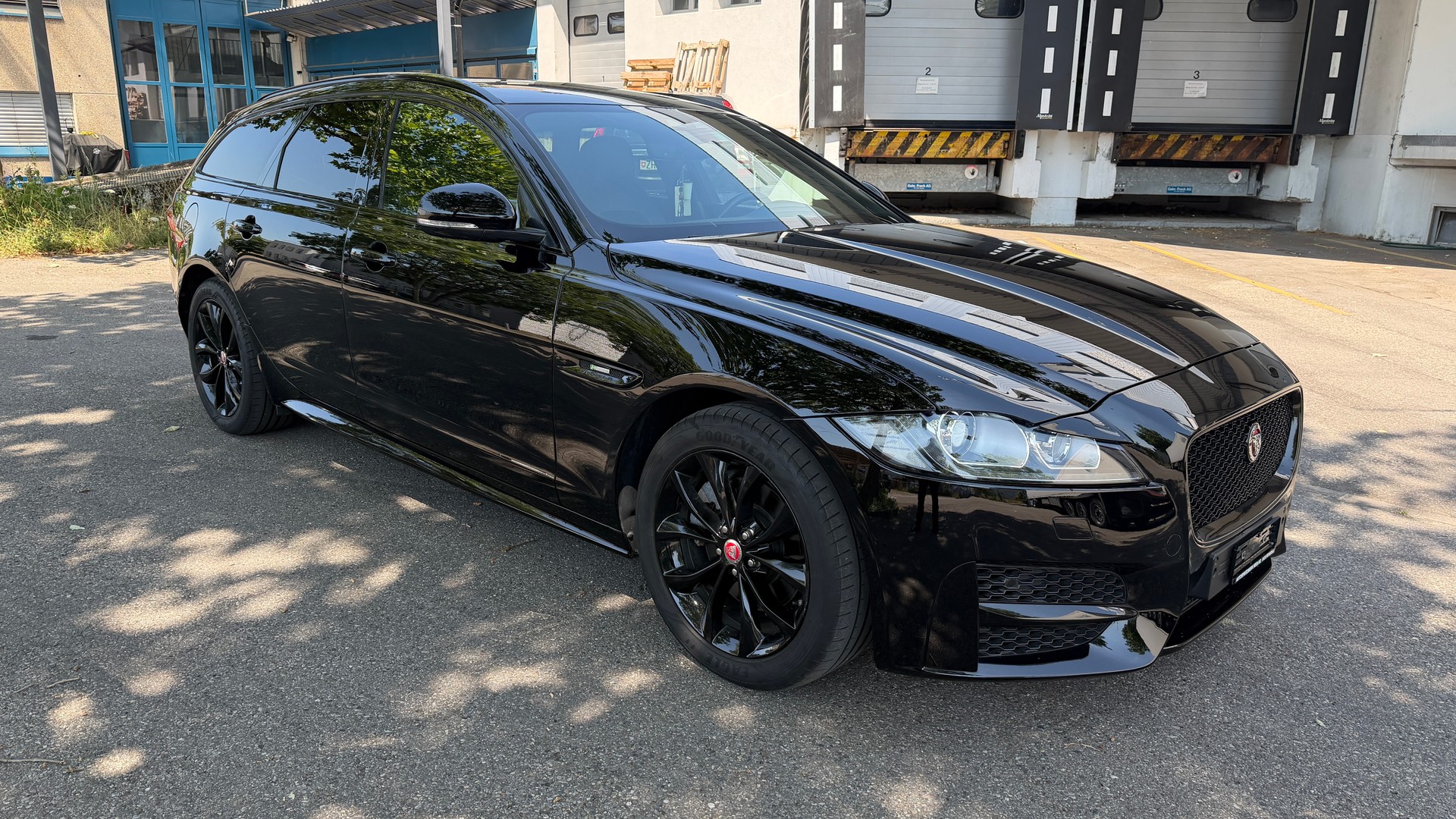 JAGUAR XF-image-2