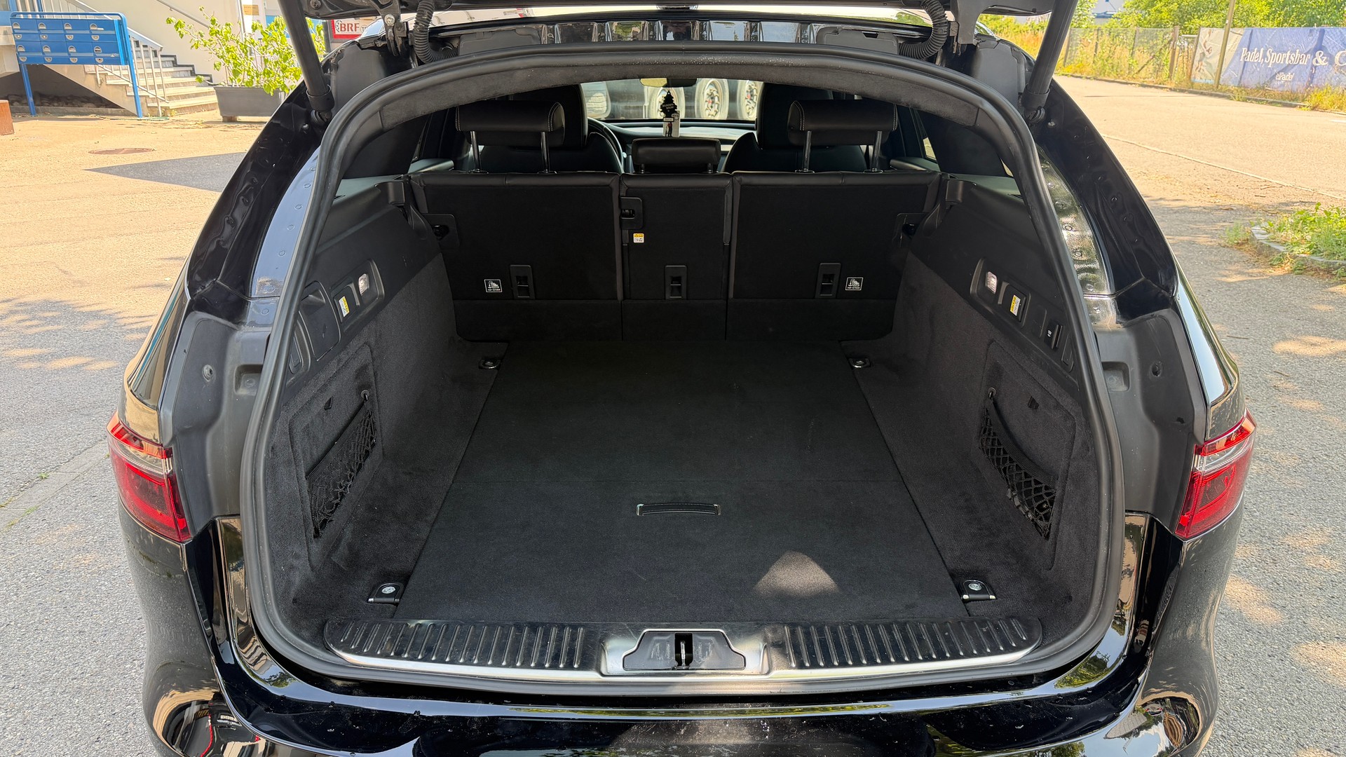 JAGUAR XF-image-9