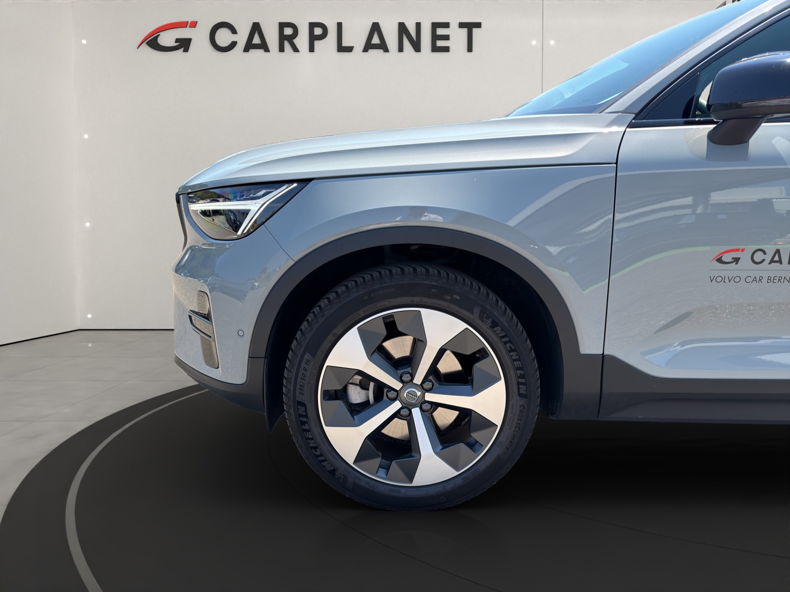 VOLVO XC40 2.0 B3 MH Plus Dark-image-6