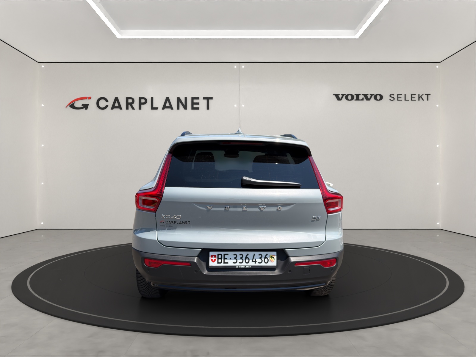 VOLVO XC40 2.0 B3 MH Plus Dark-image-4