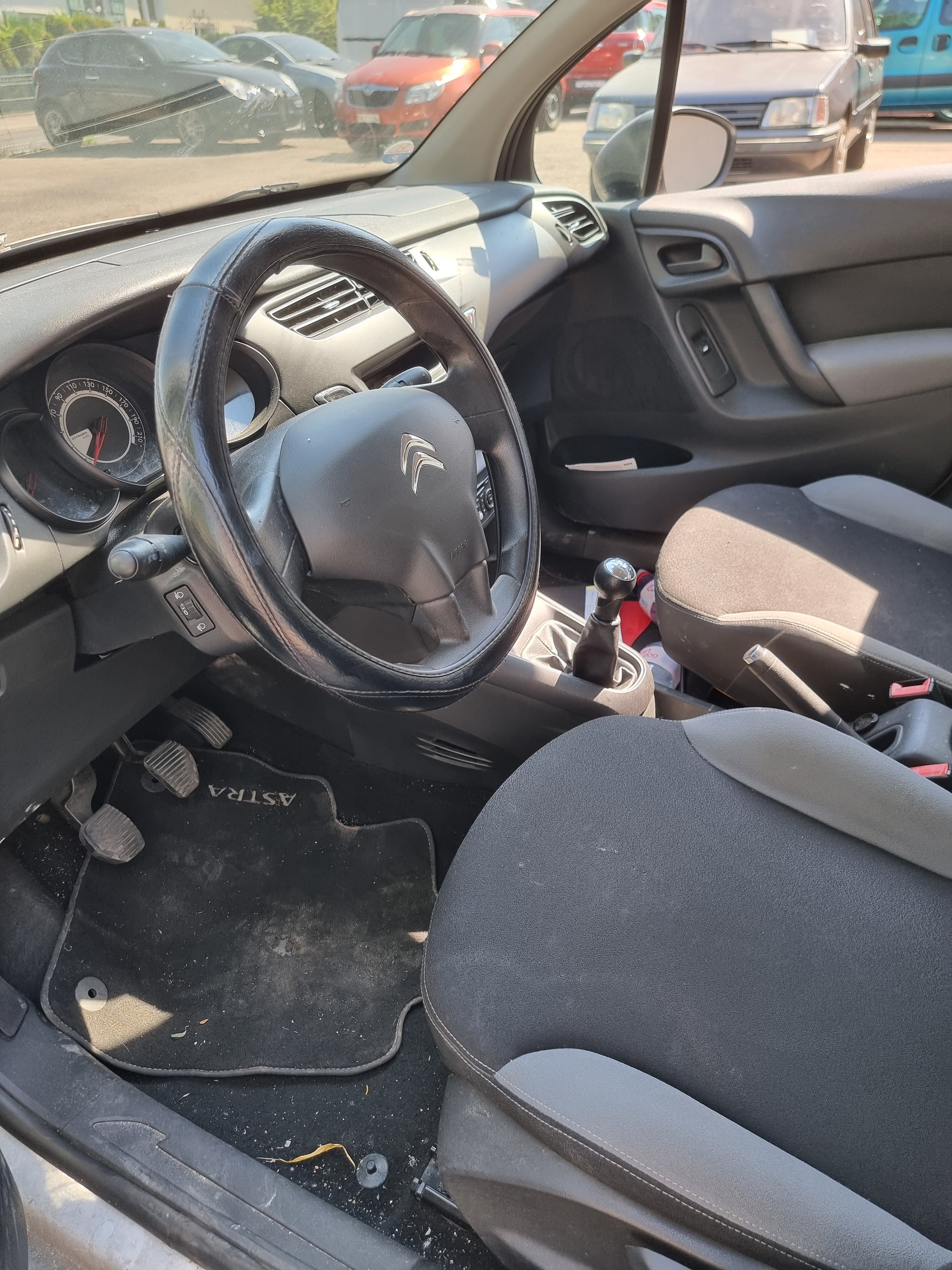 CITROEN C3 1.0i Attraction-image-8